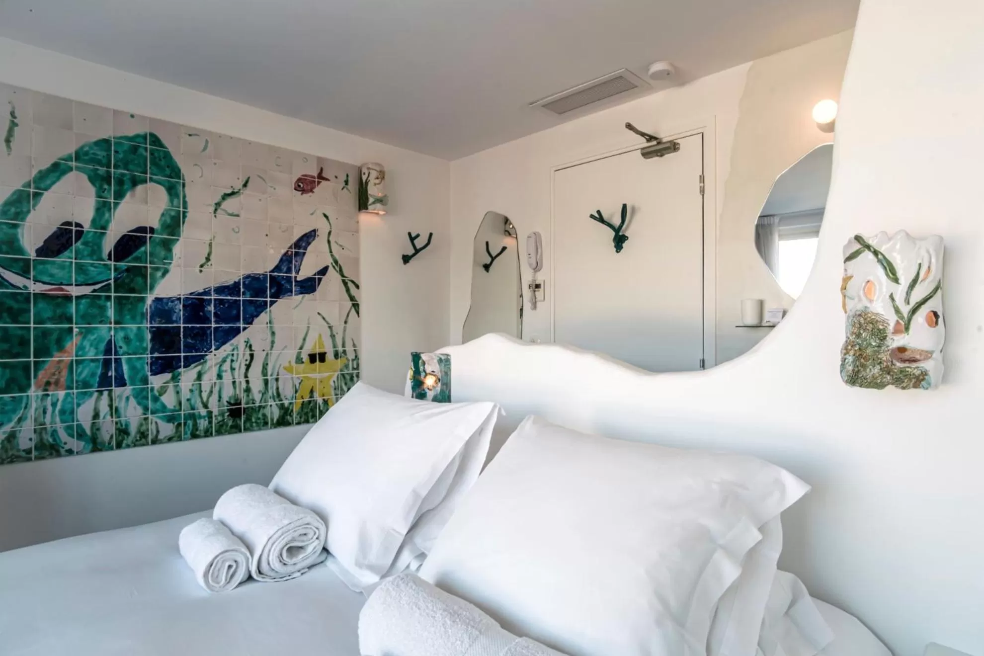 Bed in Hôtel La Reine Jane