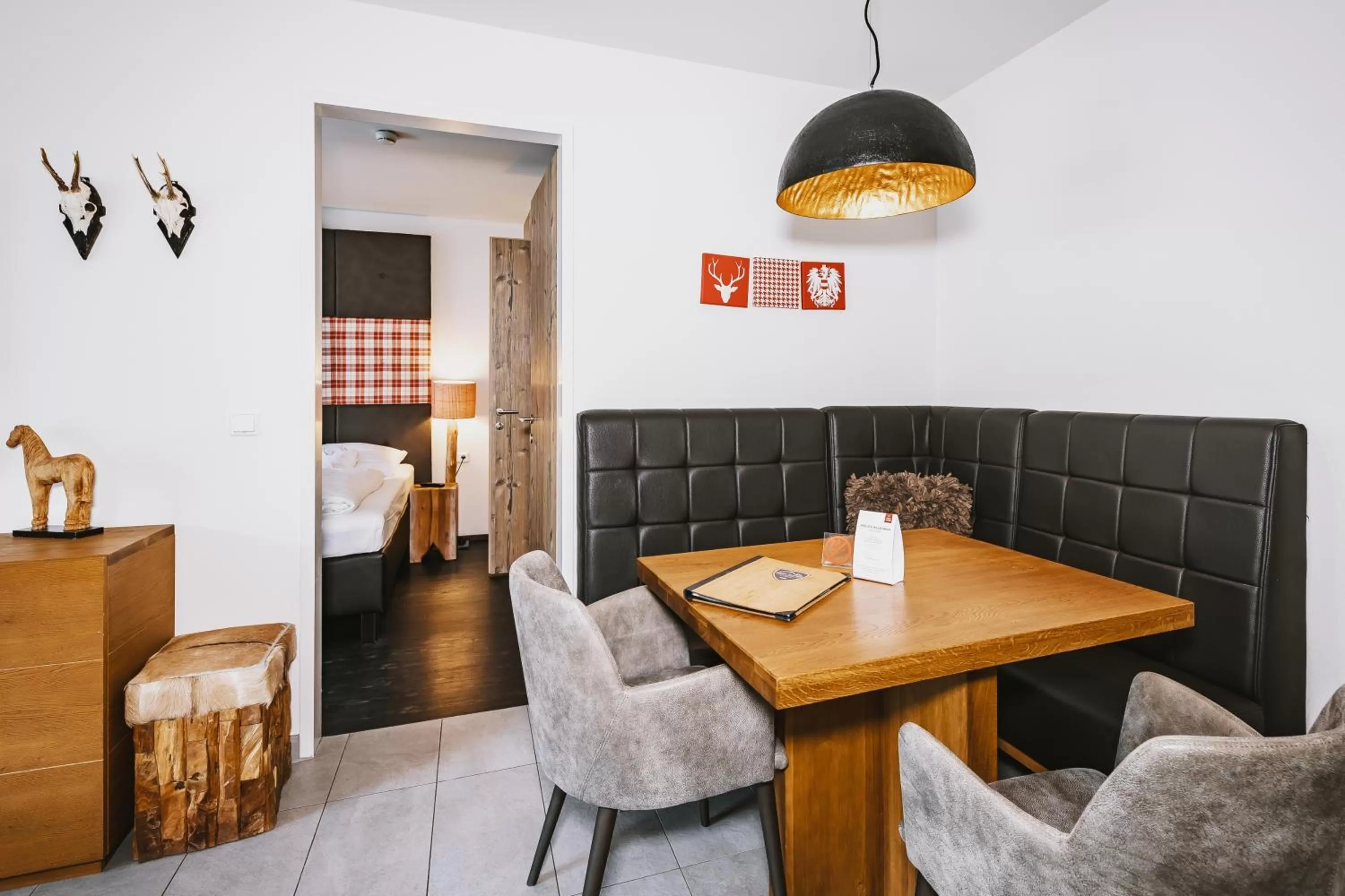 Dining area in AvenidA Mountain Lodges Kaprun
