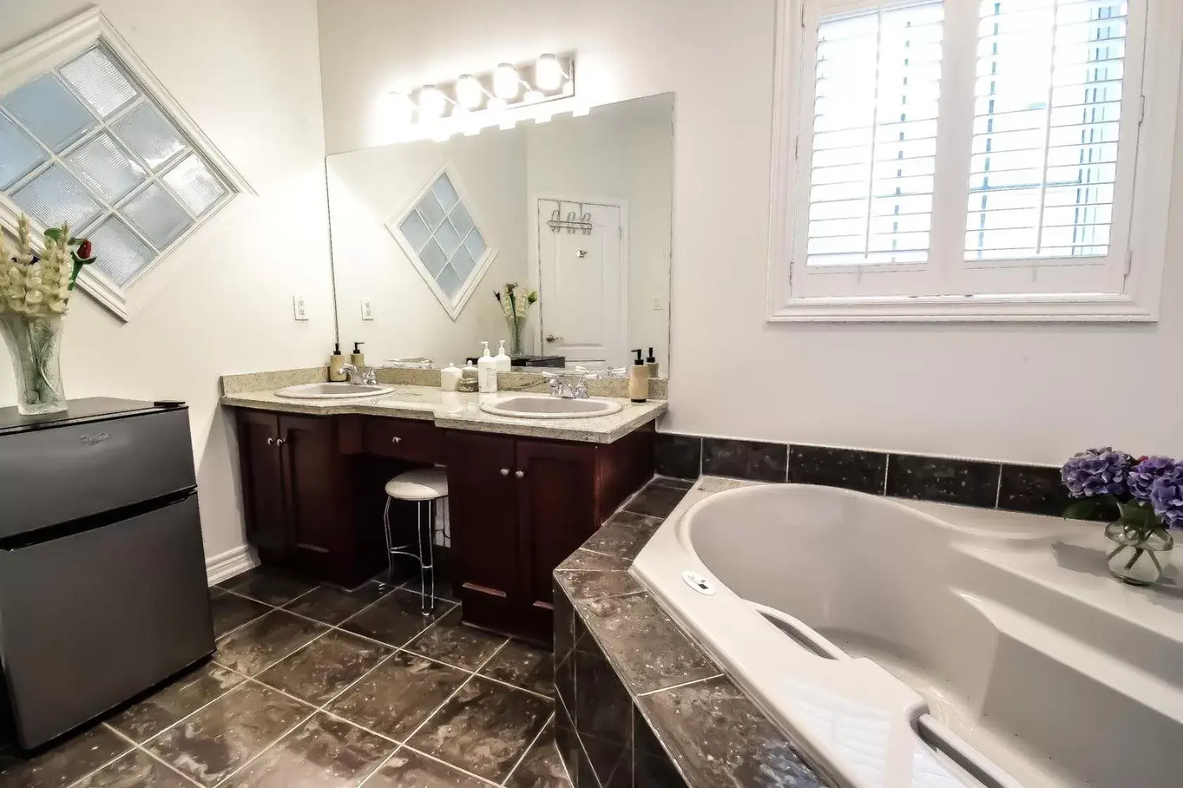 Bathroom in Graystone Bed & Breakfast