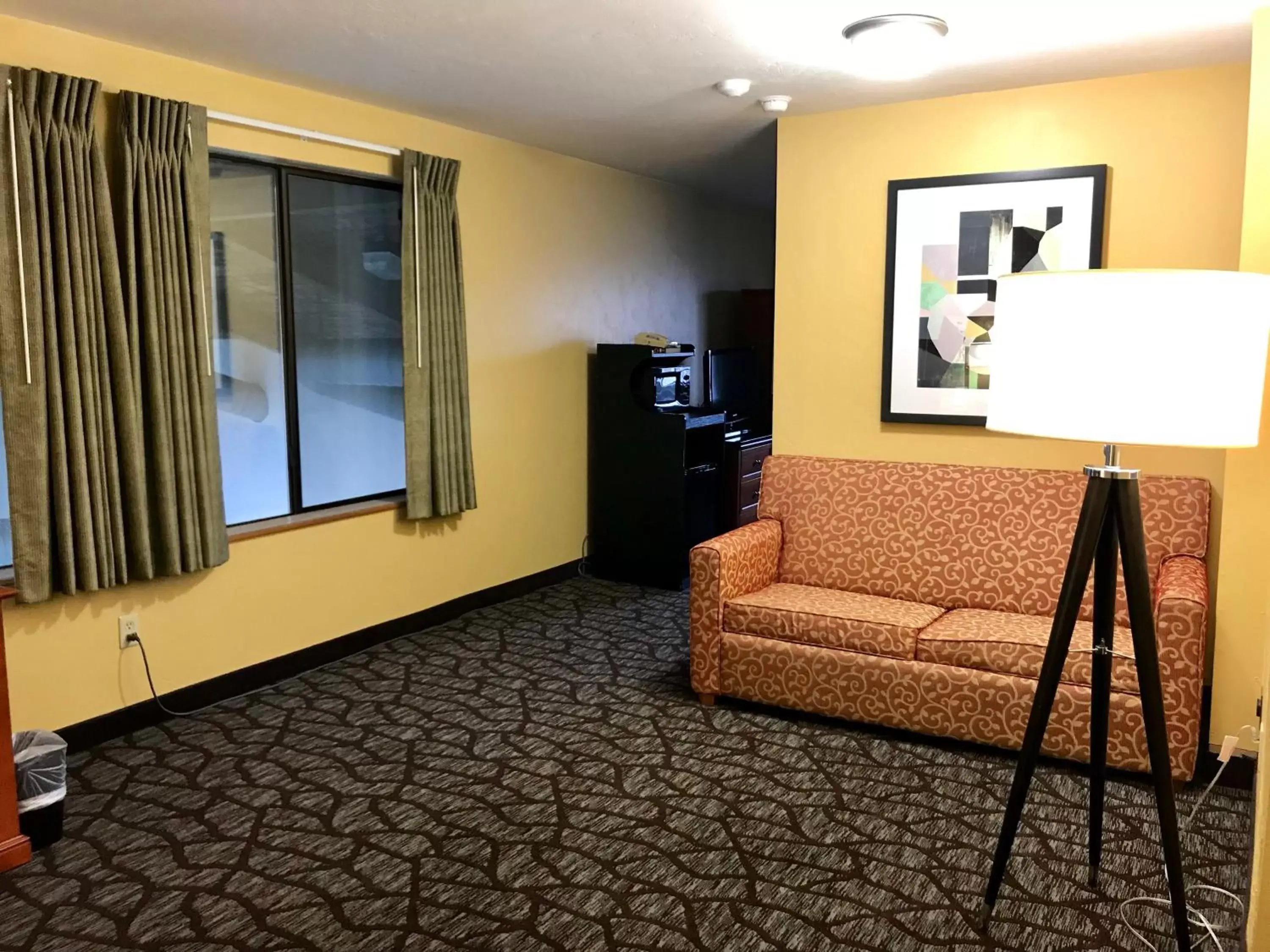 TV/Entertainment Center in Super 8 by Wyndham Union Gap Yakima Area