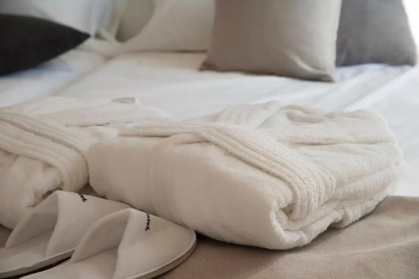 Bathroom, Bed in Dear Hotel Madrid Bathroom, Bed in Dear Hotel Madrid