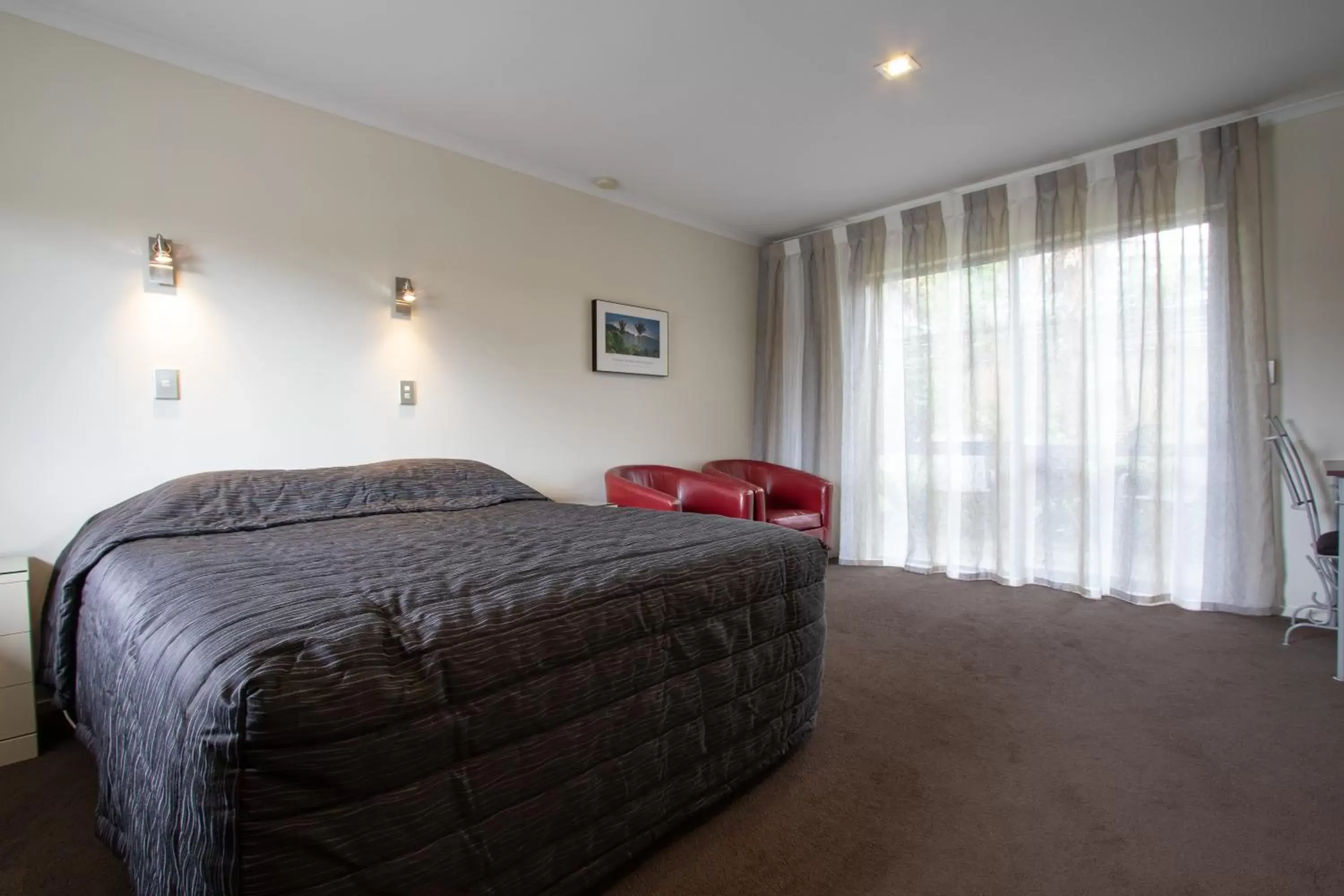 Bed in Annabelle Motel Bed in Annabelle Motel