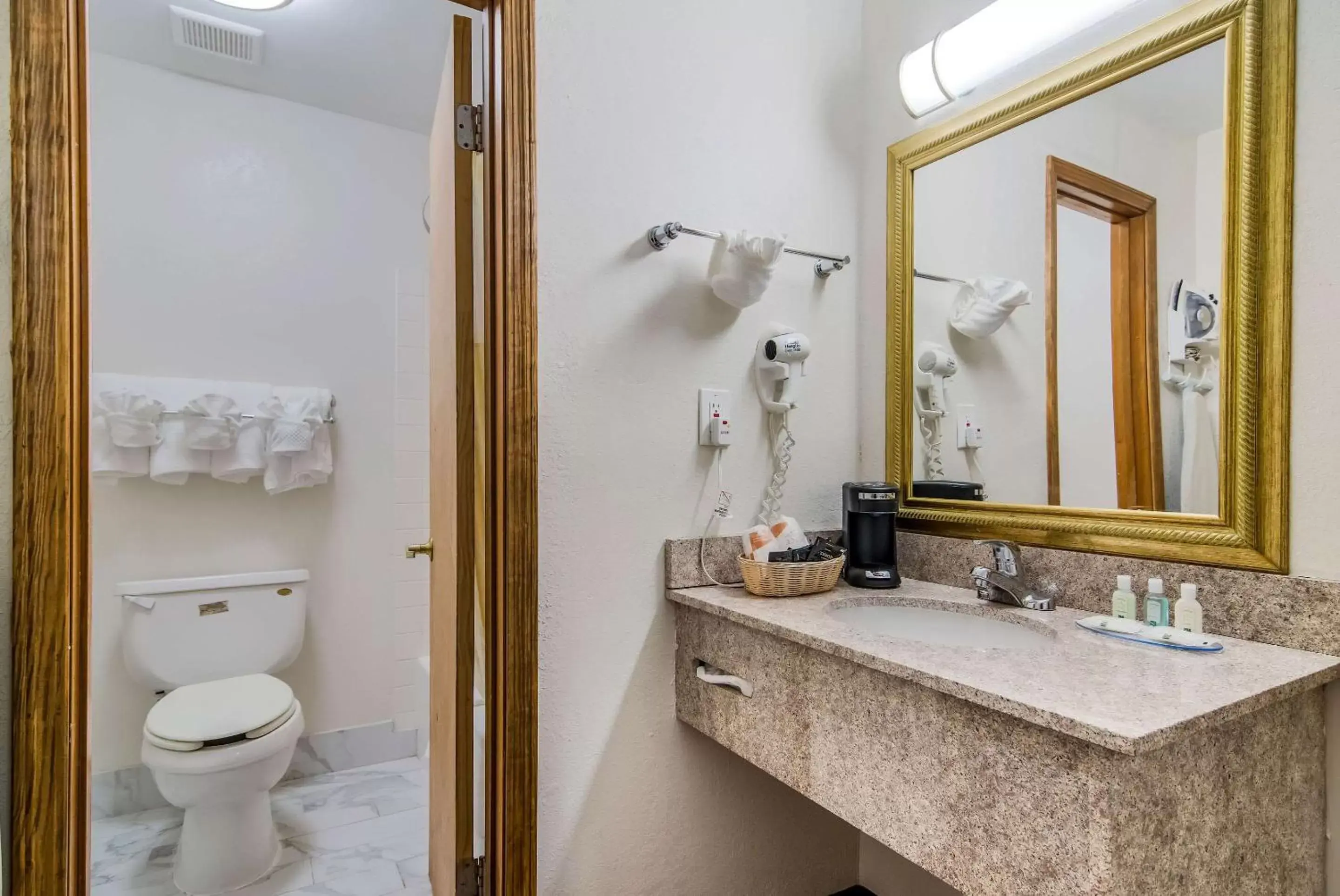 Bedroom, Bathroom in Quality Inn Marietta