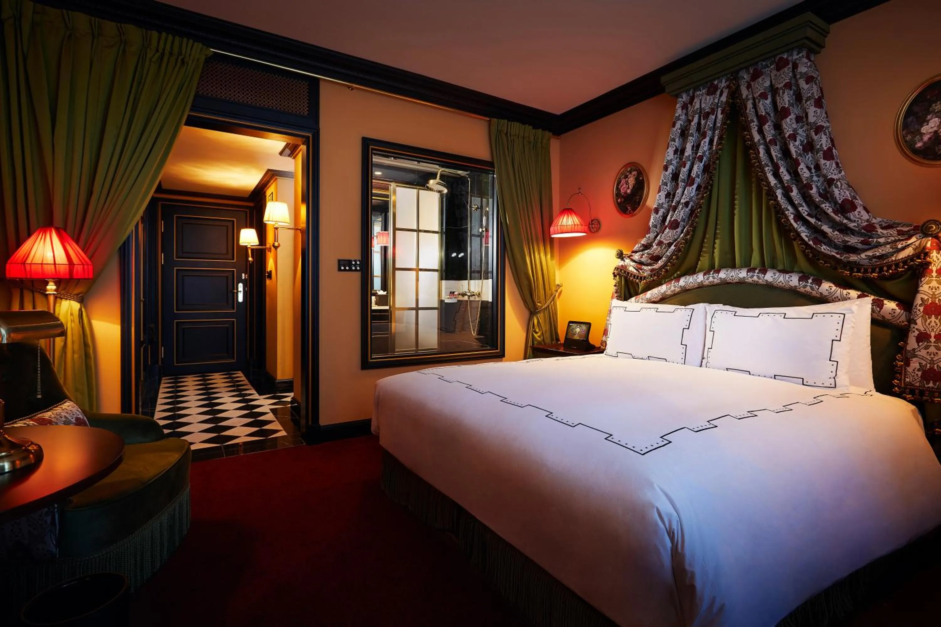 Bed in L'Escape Hotel