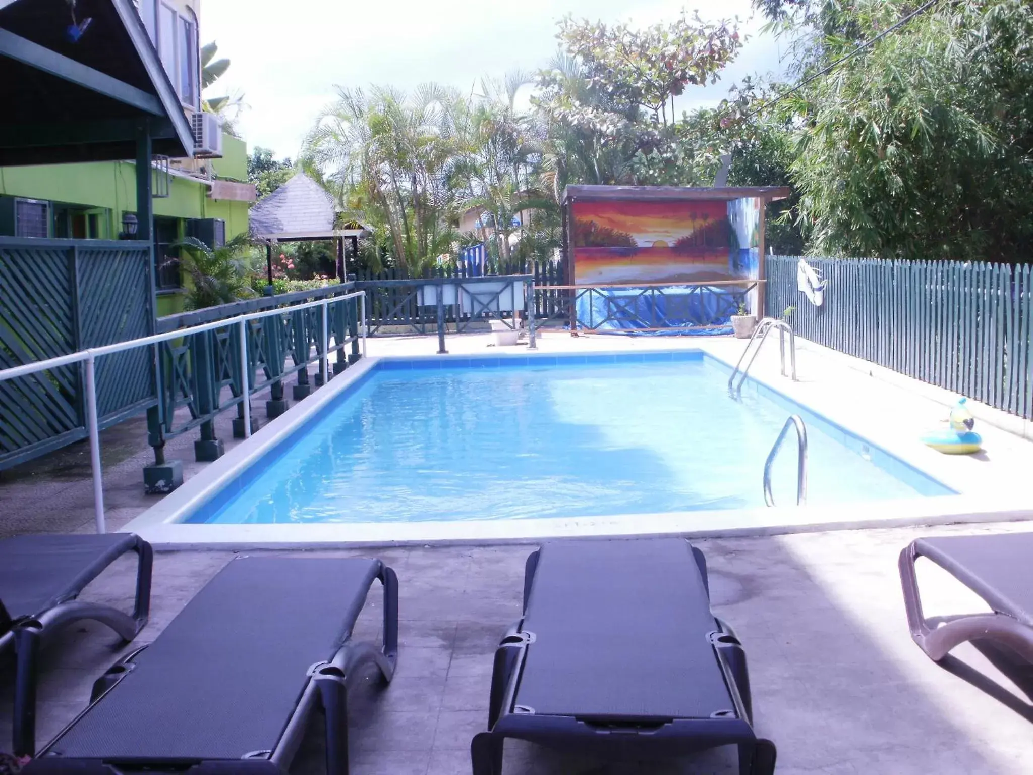 Swimming Pool in Pineapple Court Hotel