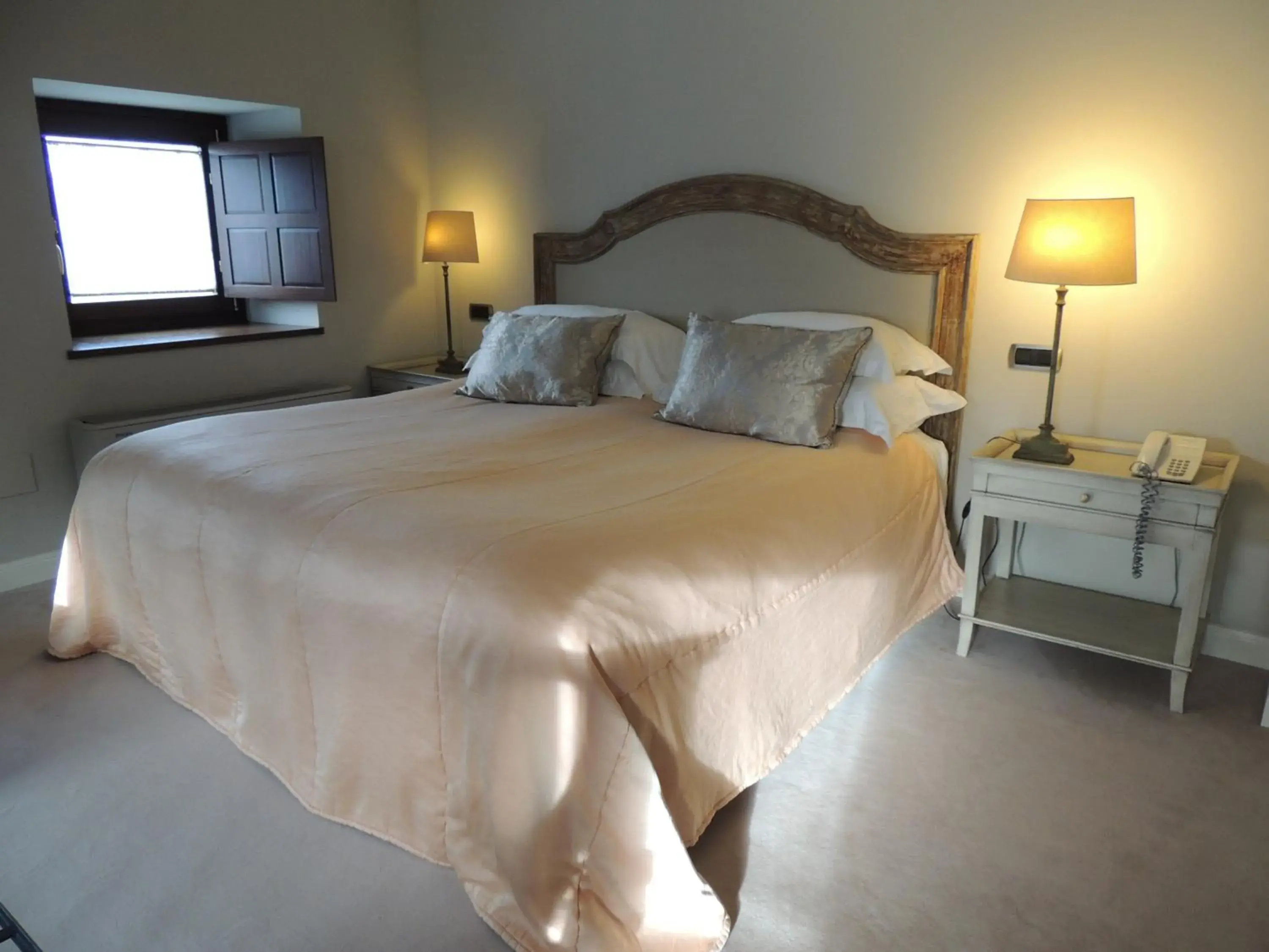 Photo of the whole room, Bed in Castillo Del Bosque La Zoreda