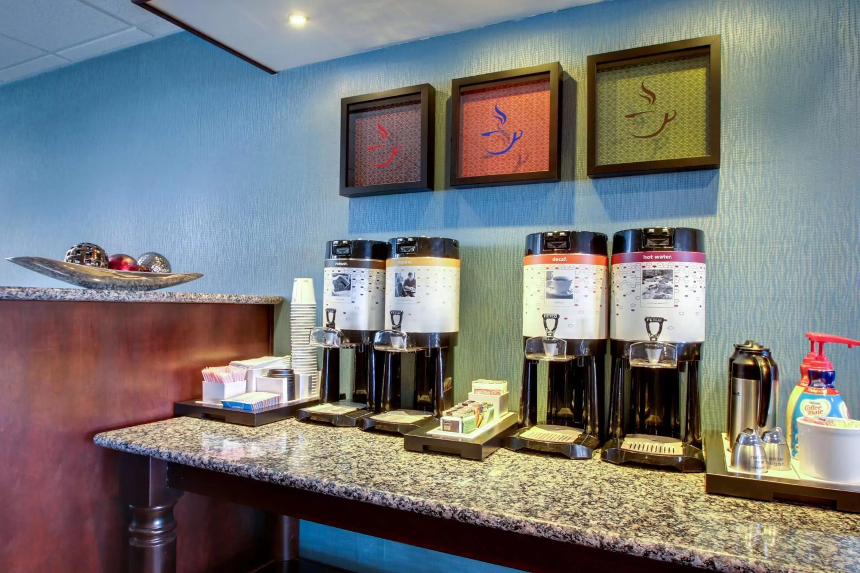 Dining area in Hampton Inn Rolla