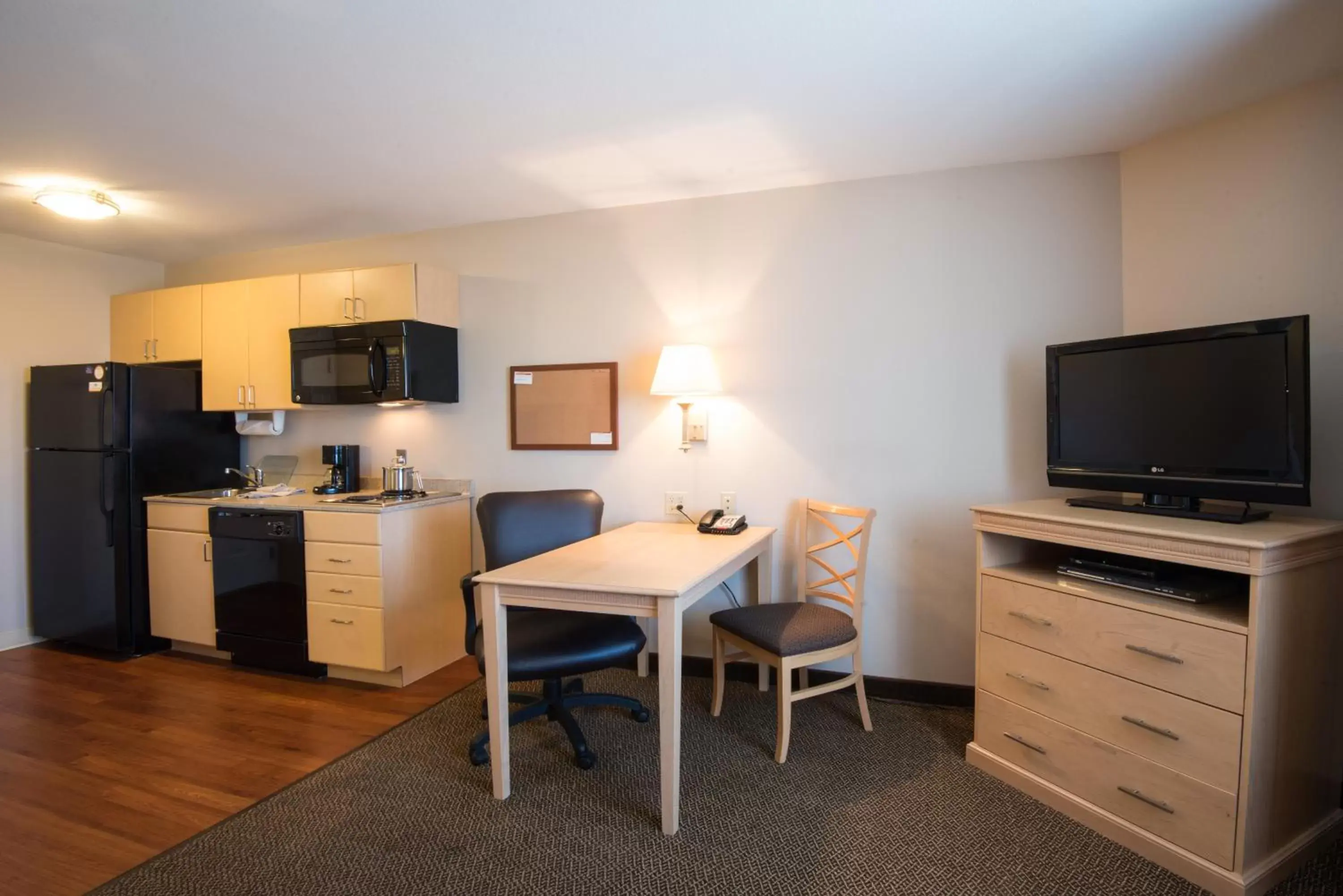 Photo of the whole room, TV/Entertainment Center in Candlewood Suites Sheridan, an IHG Hotel