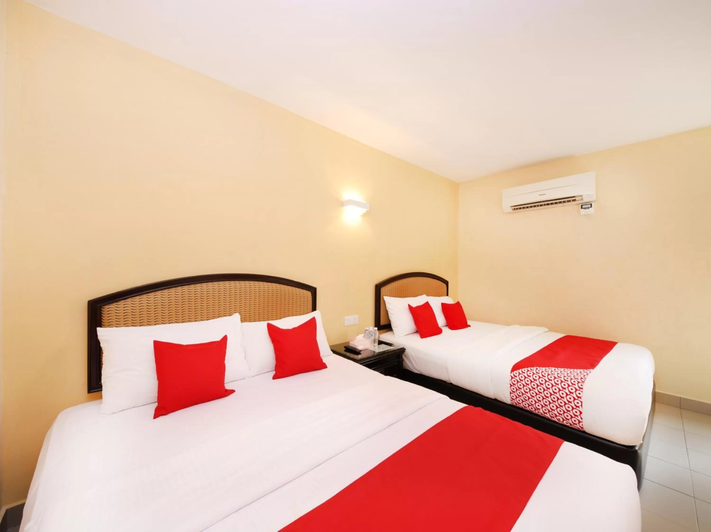 Bedroom in Super OYO 635 Seven Days Hotel