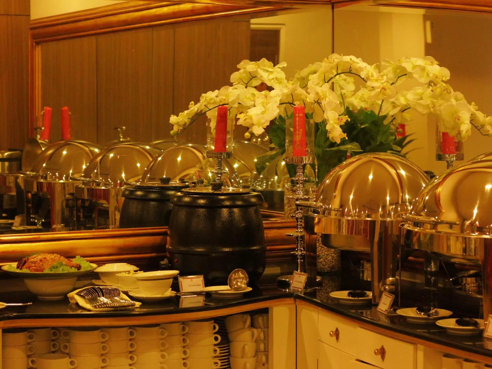 Restaurant/places to eat in The Cube Hotel Malioboro, Azana Hotels Collection