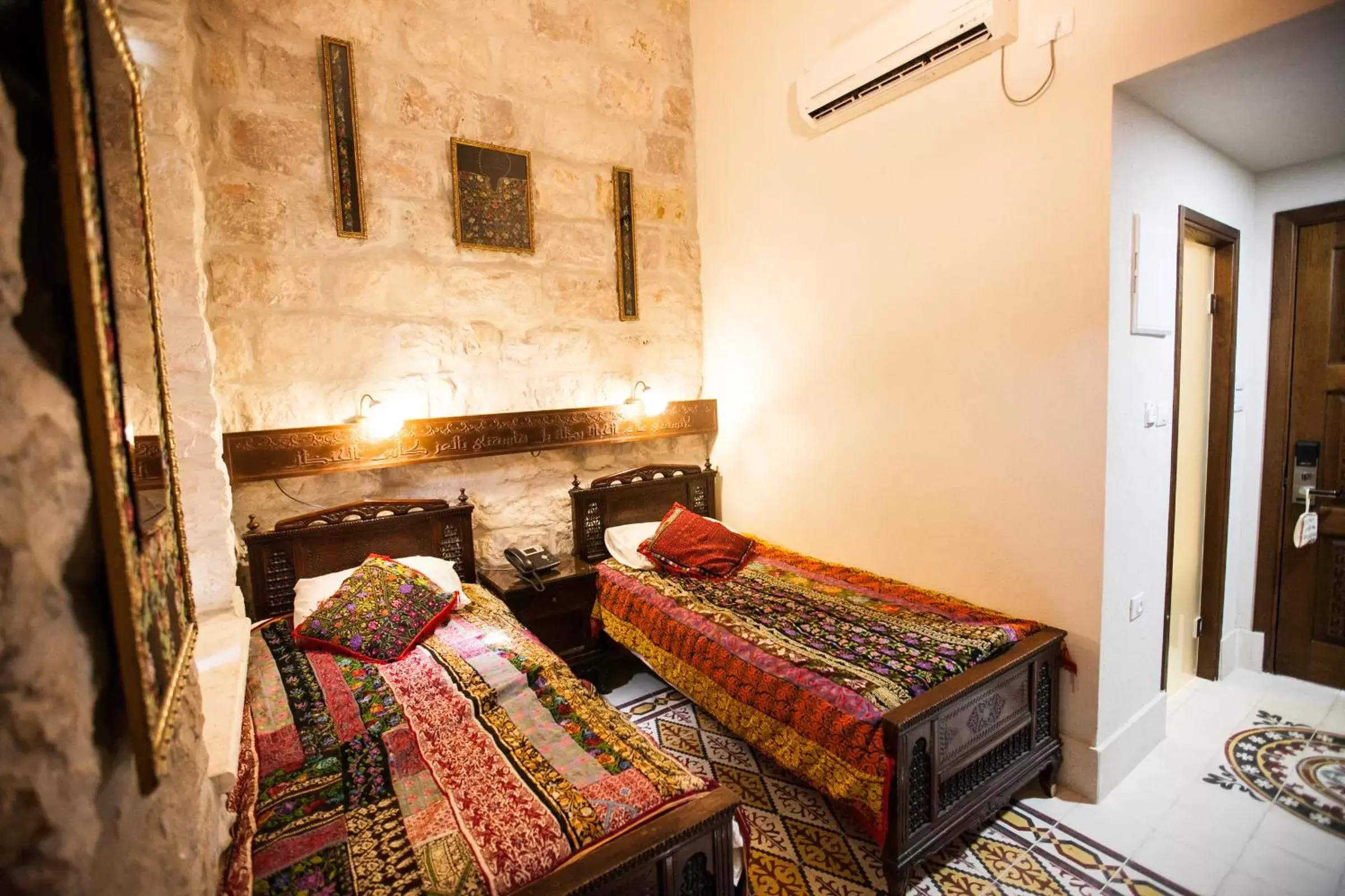 Photo of the whole room, Bed in Jerusalem Hotel