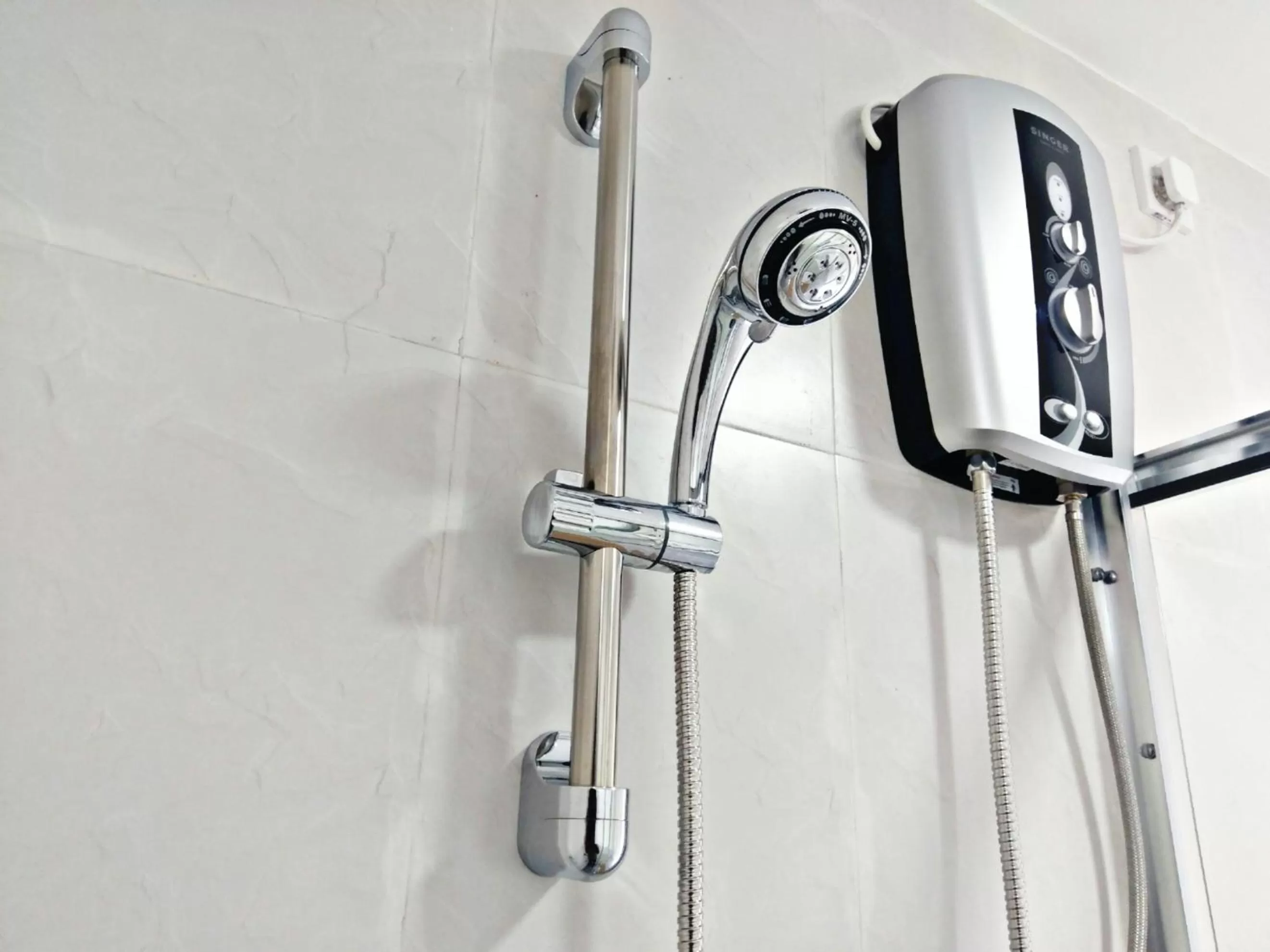 Shower in Mahaweli View Inn Kandy