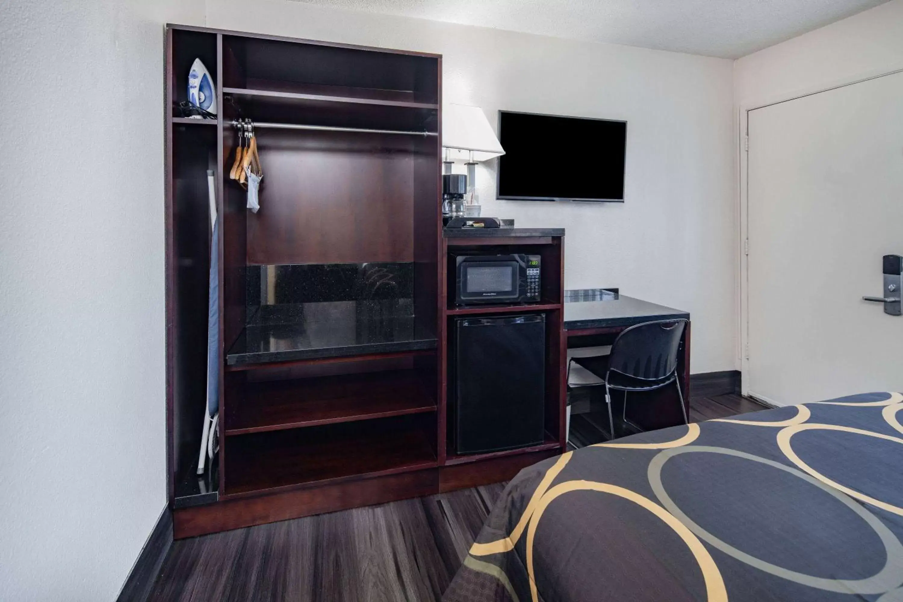 Photo of the whole room, TV/Entertainment Center in Super 8 by Wyndham San Diego Hotel Circle