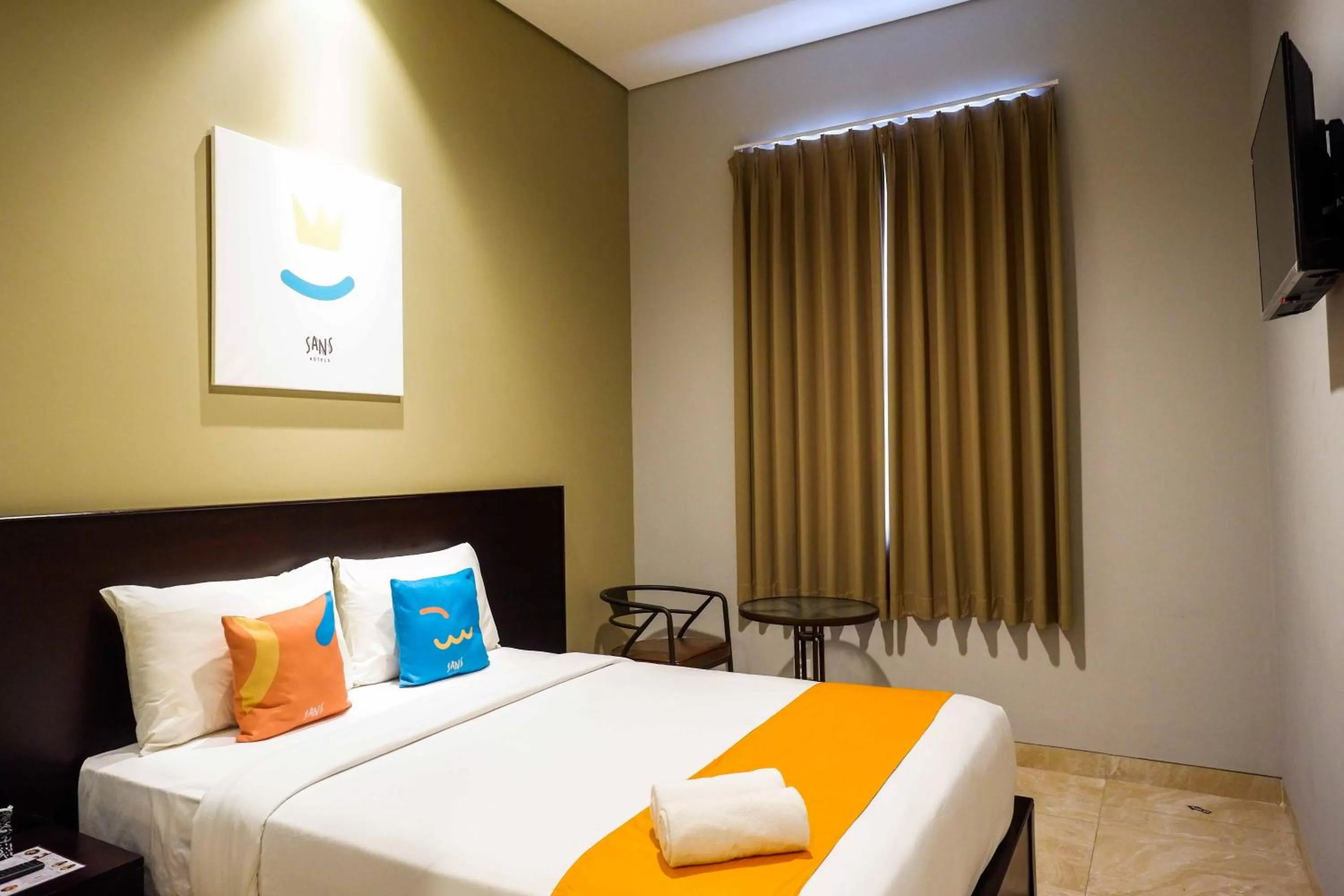 Bedroom, Bed in Sans Hotel Empress Simpang Lima