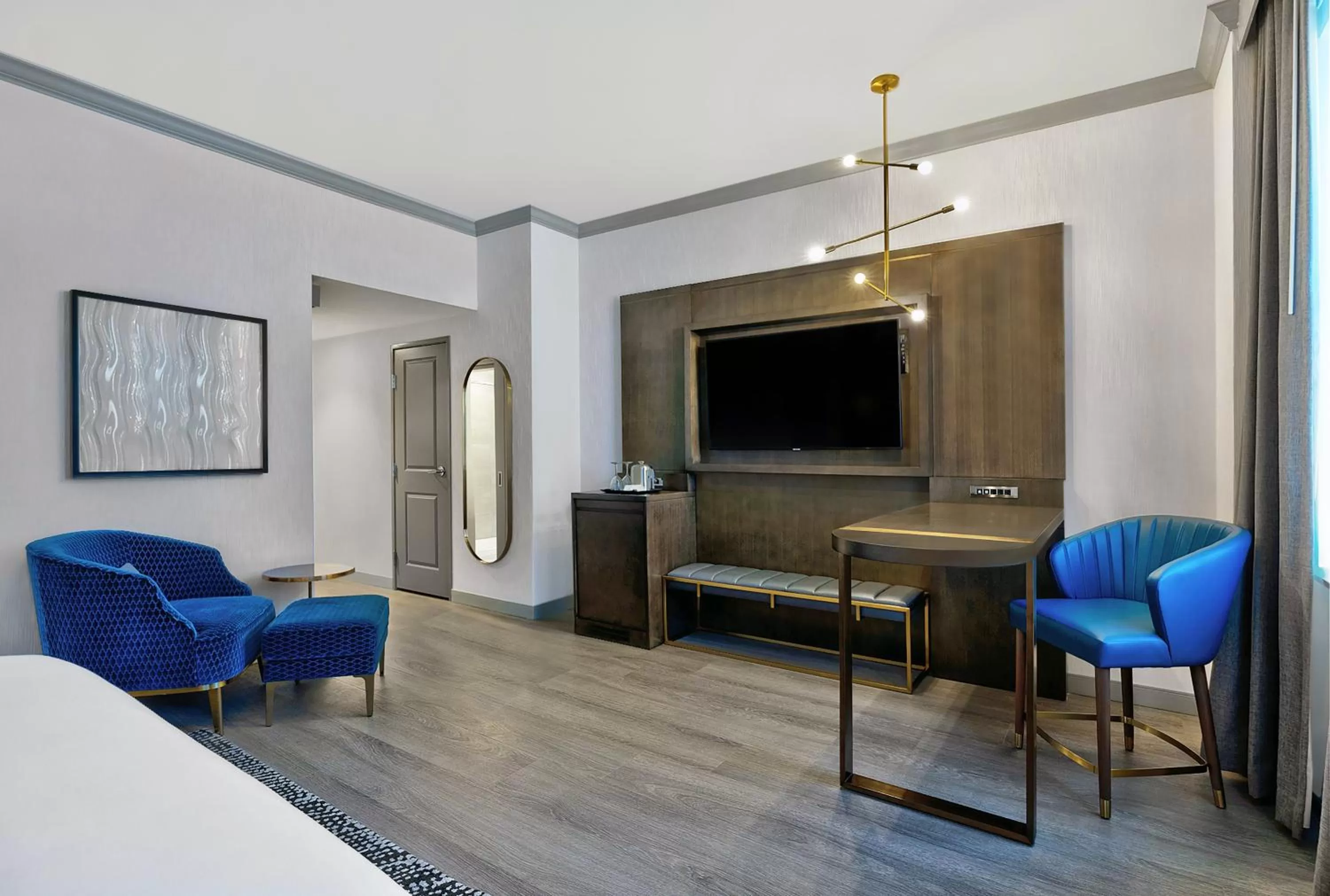 TV and multimedia in Le Méridien St. Louis Downtown