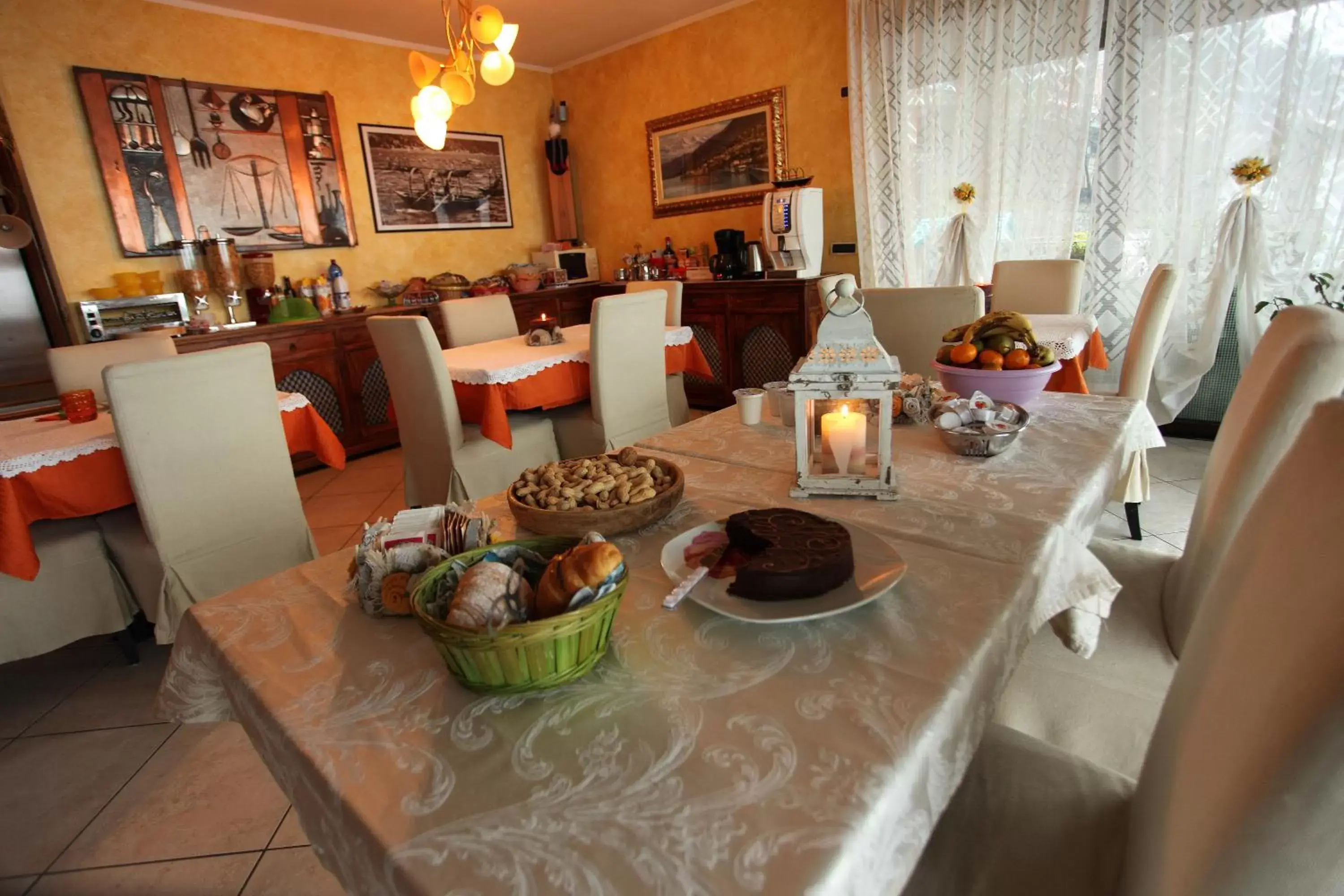 Communal lounge/ TV room, Restaurant/Places to Eat in B&B Villa Anita