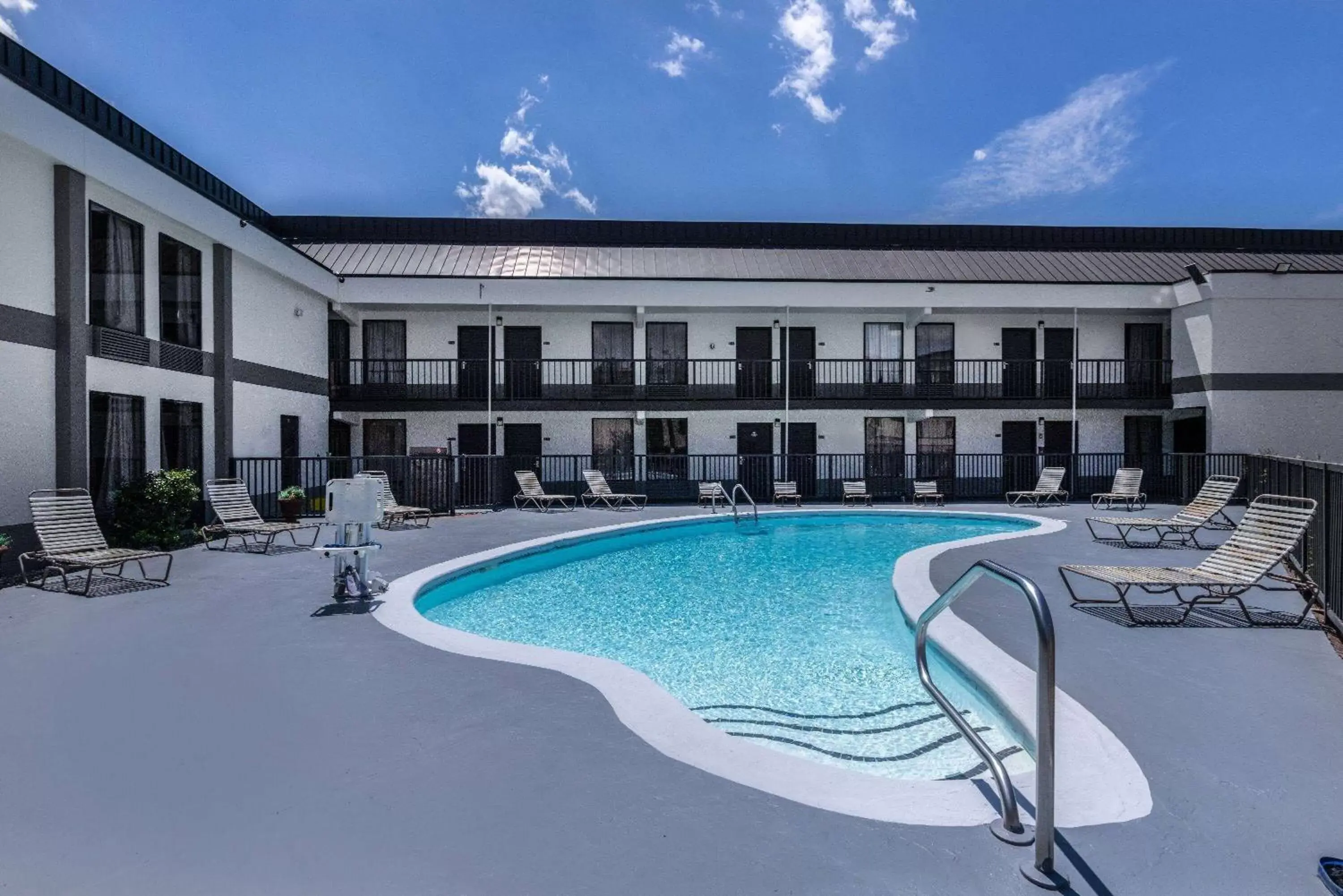 Pool view, Property Building in Days Inn & Suites by Wyndham Fort Bragg/Cross Creek Mall