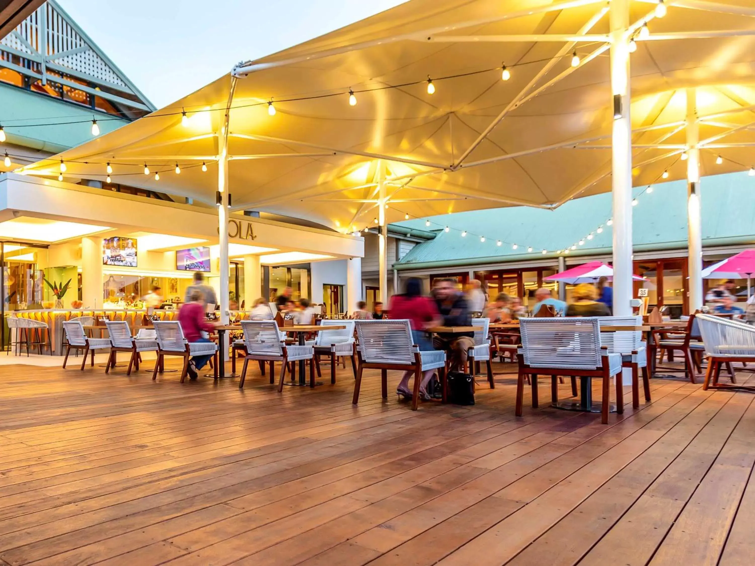 Restaurant/Places to Eat in Novotel Sunshine Coast Resort