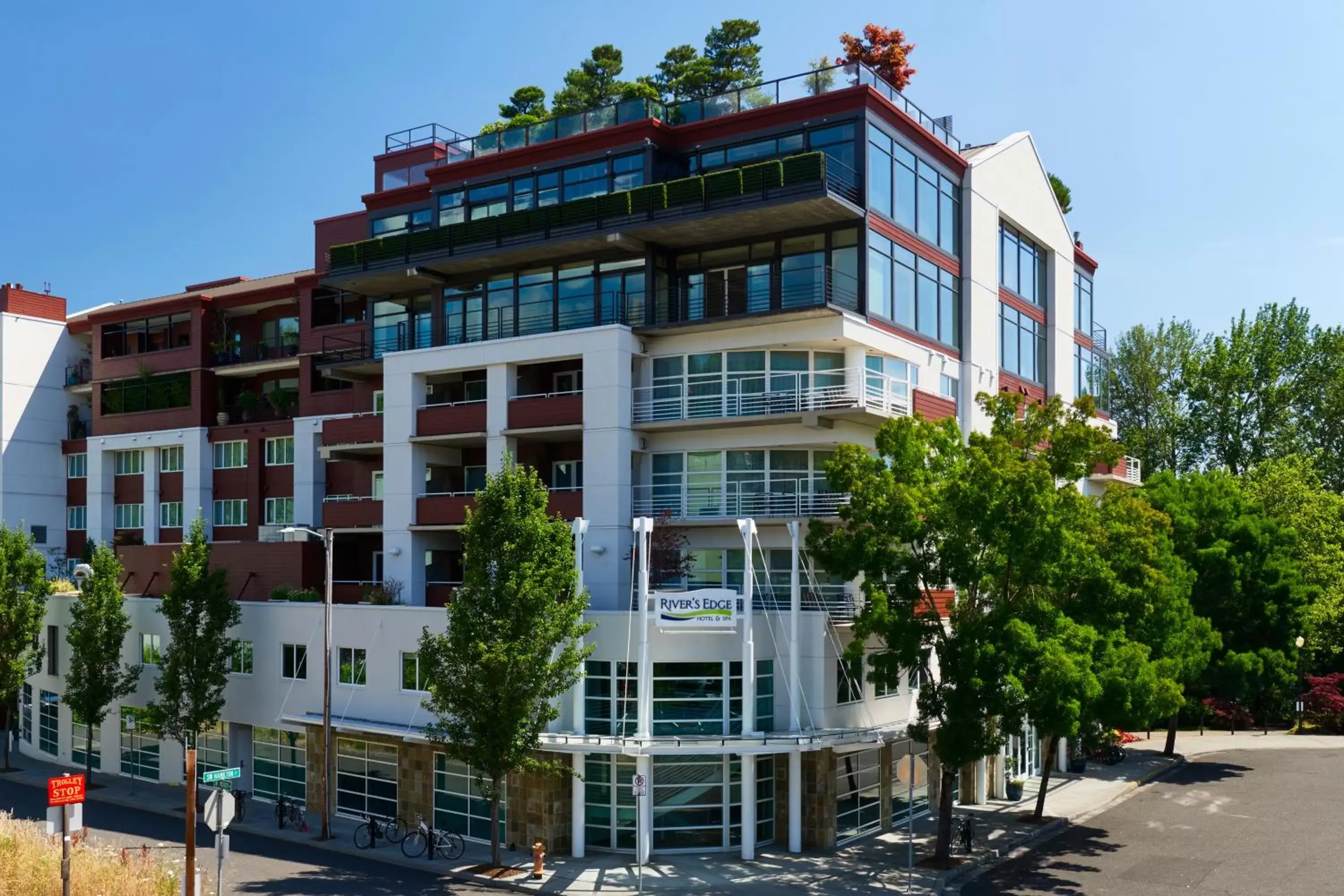 Facade/entrance, Property Building in River's Edge Hotel Portland, Tapestry Collection by Hilton