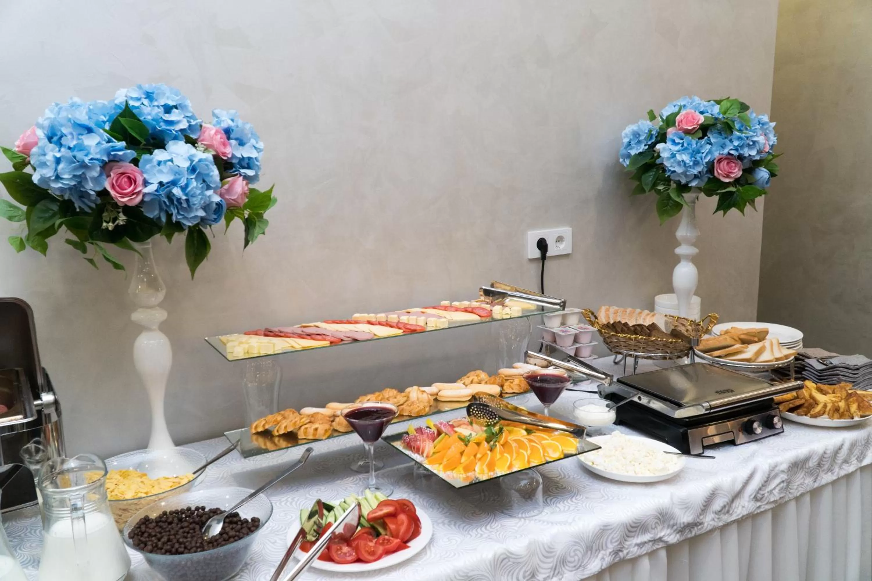 Breakfast in East Palace Hotel