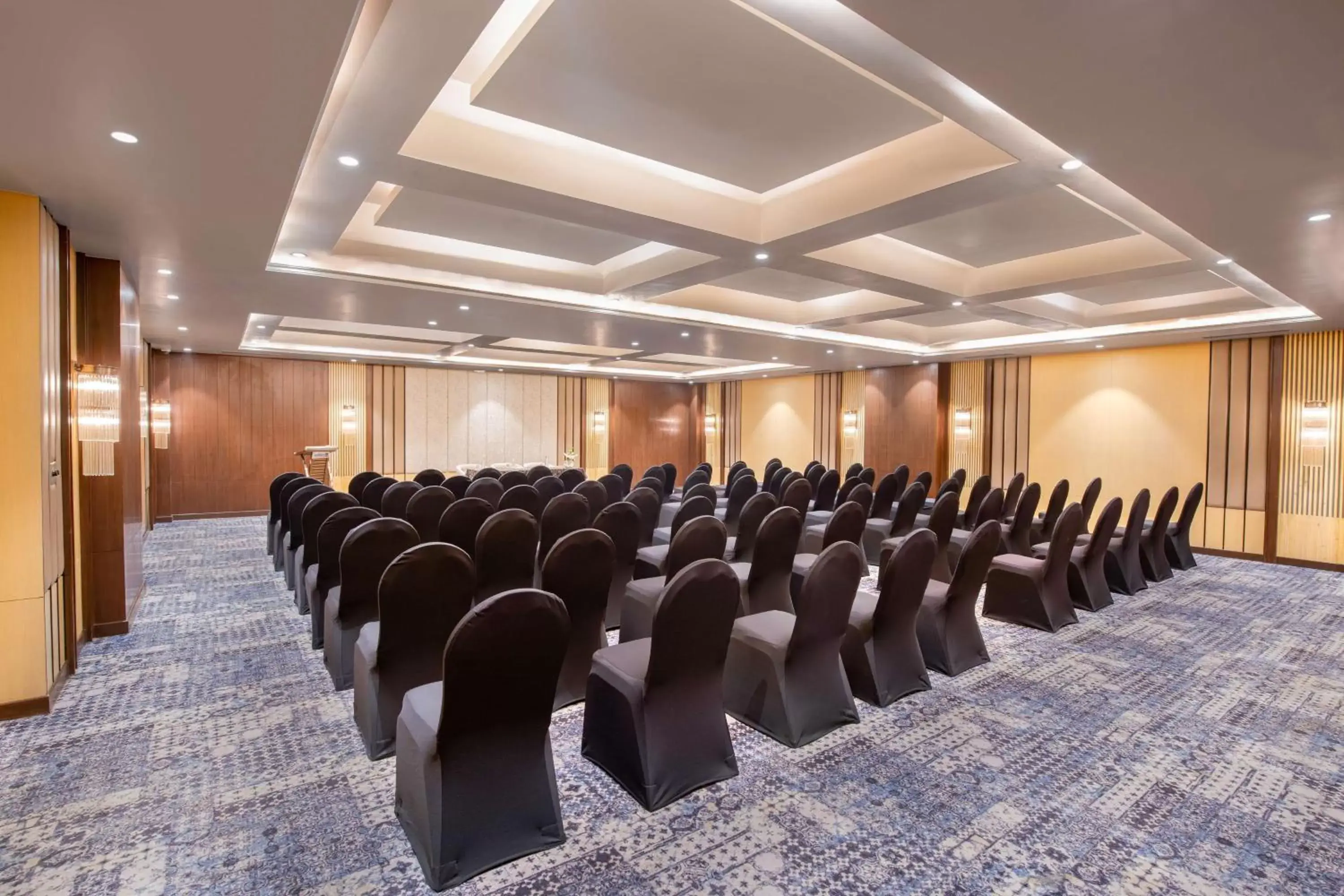 Meeting/conference room in Radisson Blu Resort Dharamshala