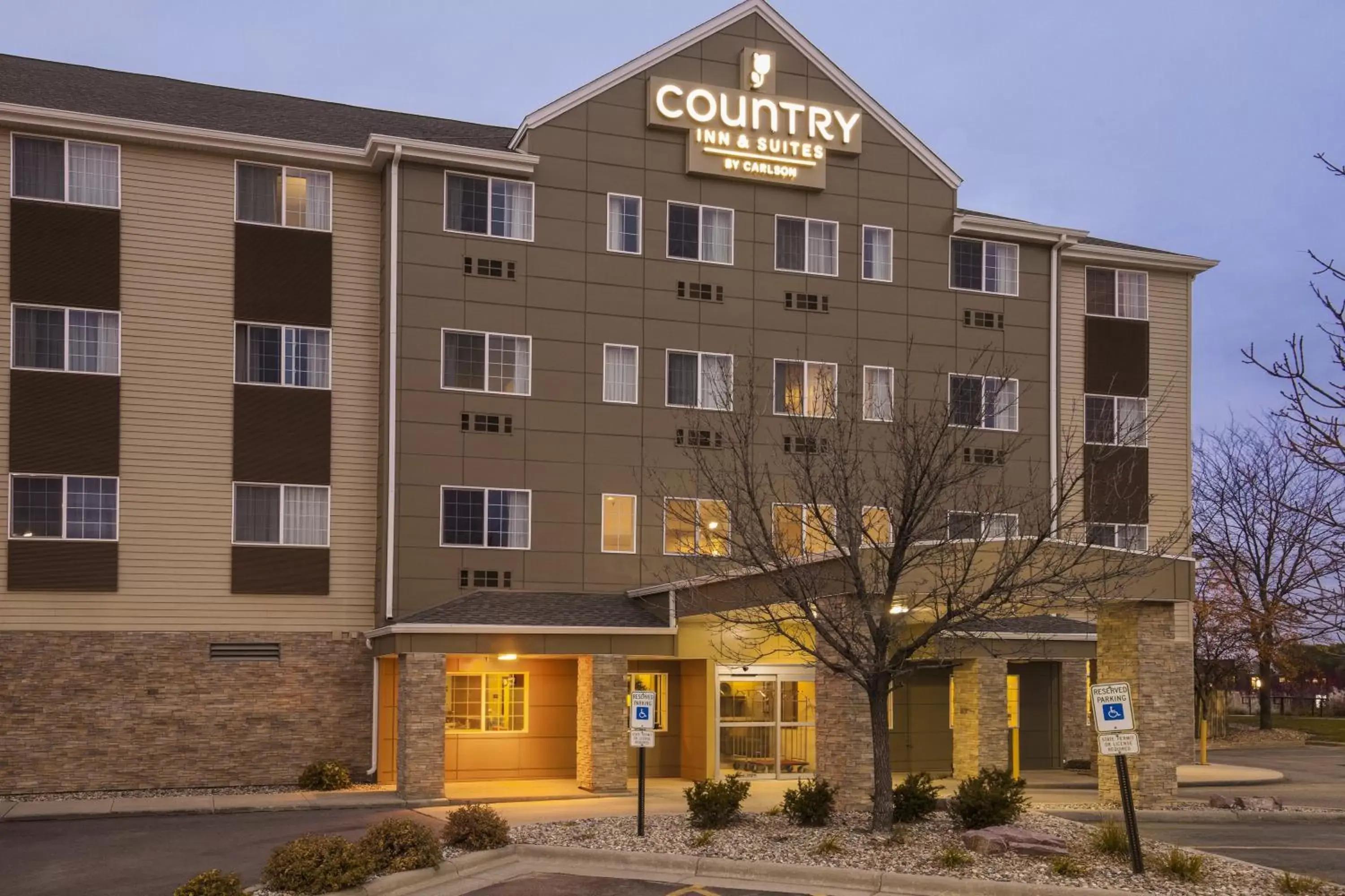Facade/entrance, Property Building in Country Inn & Suites by Radisson, Sioux Falls, SD