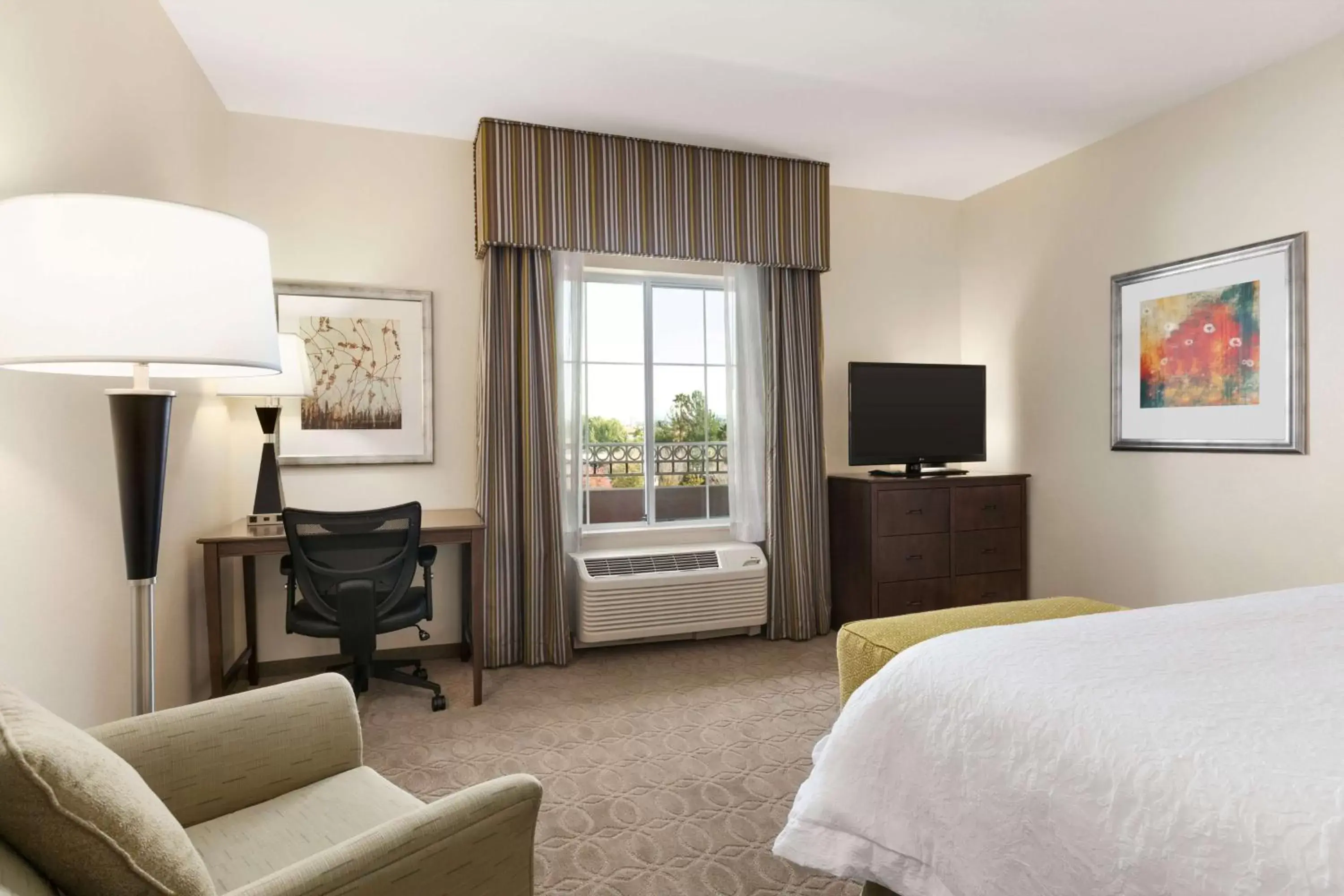 Bed, TV/Entertainment Center in Hampton Inn & Suites San Bernardino