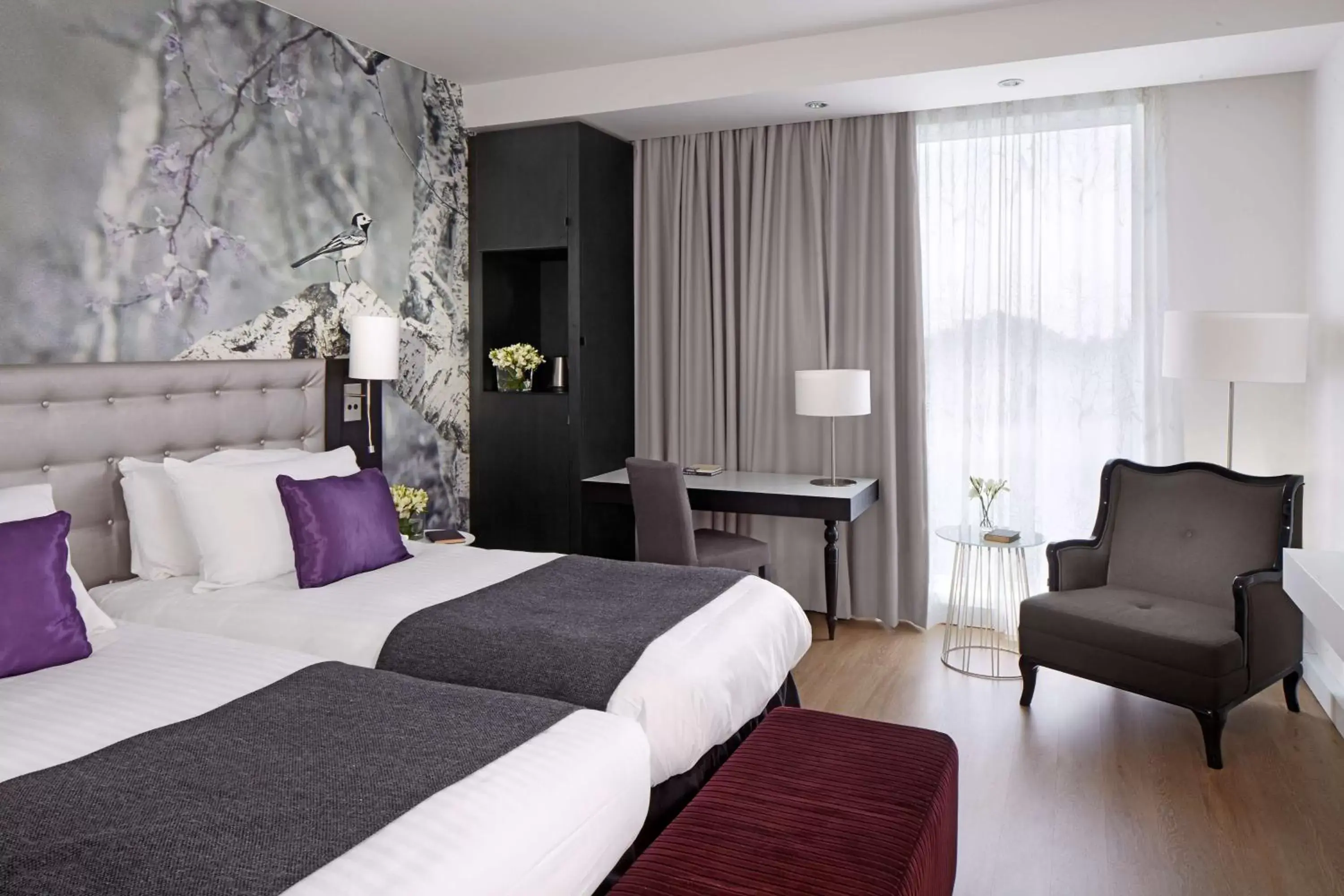 Bedroom, Bed in Radisson Blu Hotel East Midlands Airport Bedroom, Bed in Radisson Blu Hotel East Midlands Airport