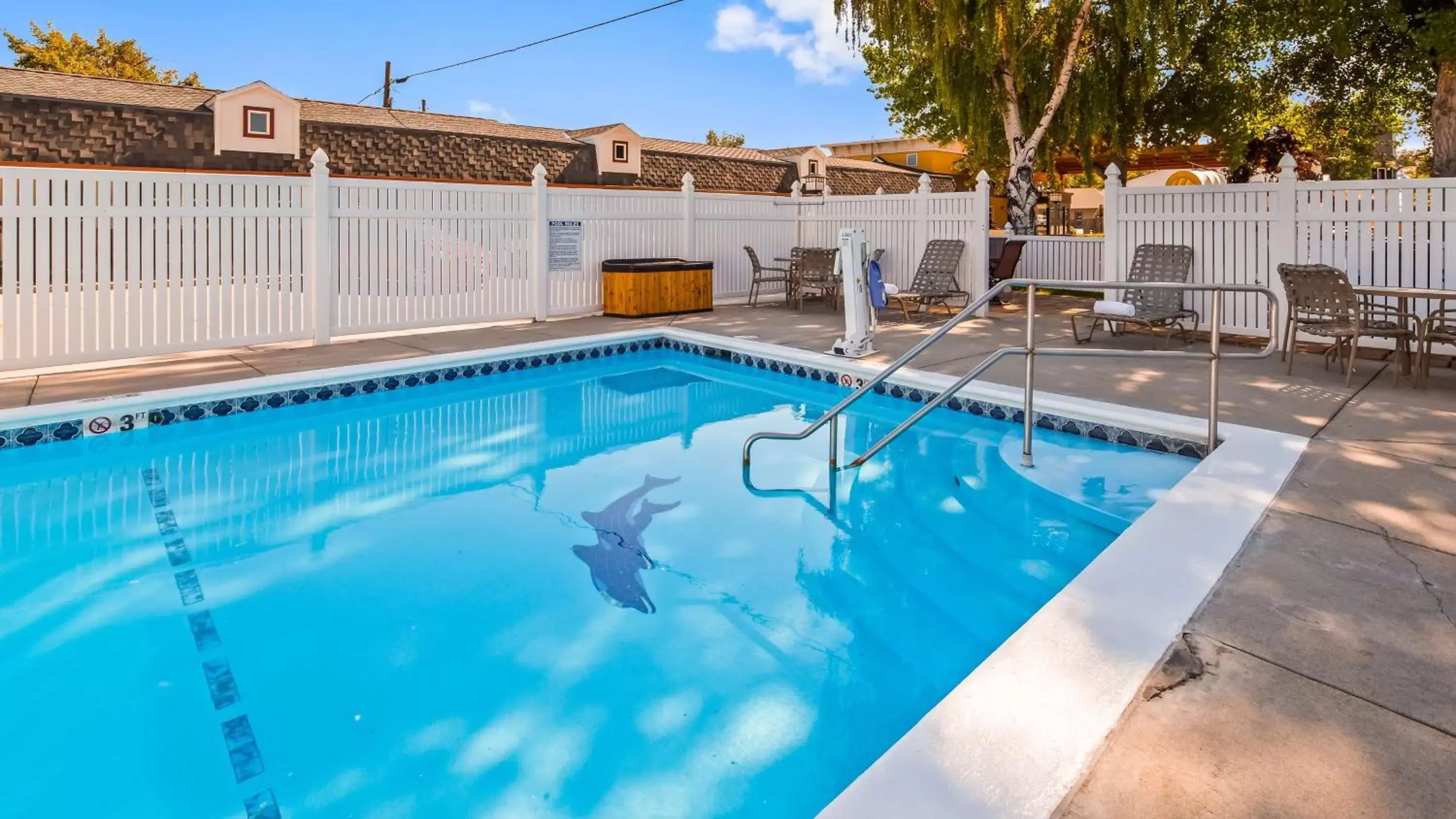 Pool view, Swimming Pool in Best Western Pioneer