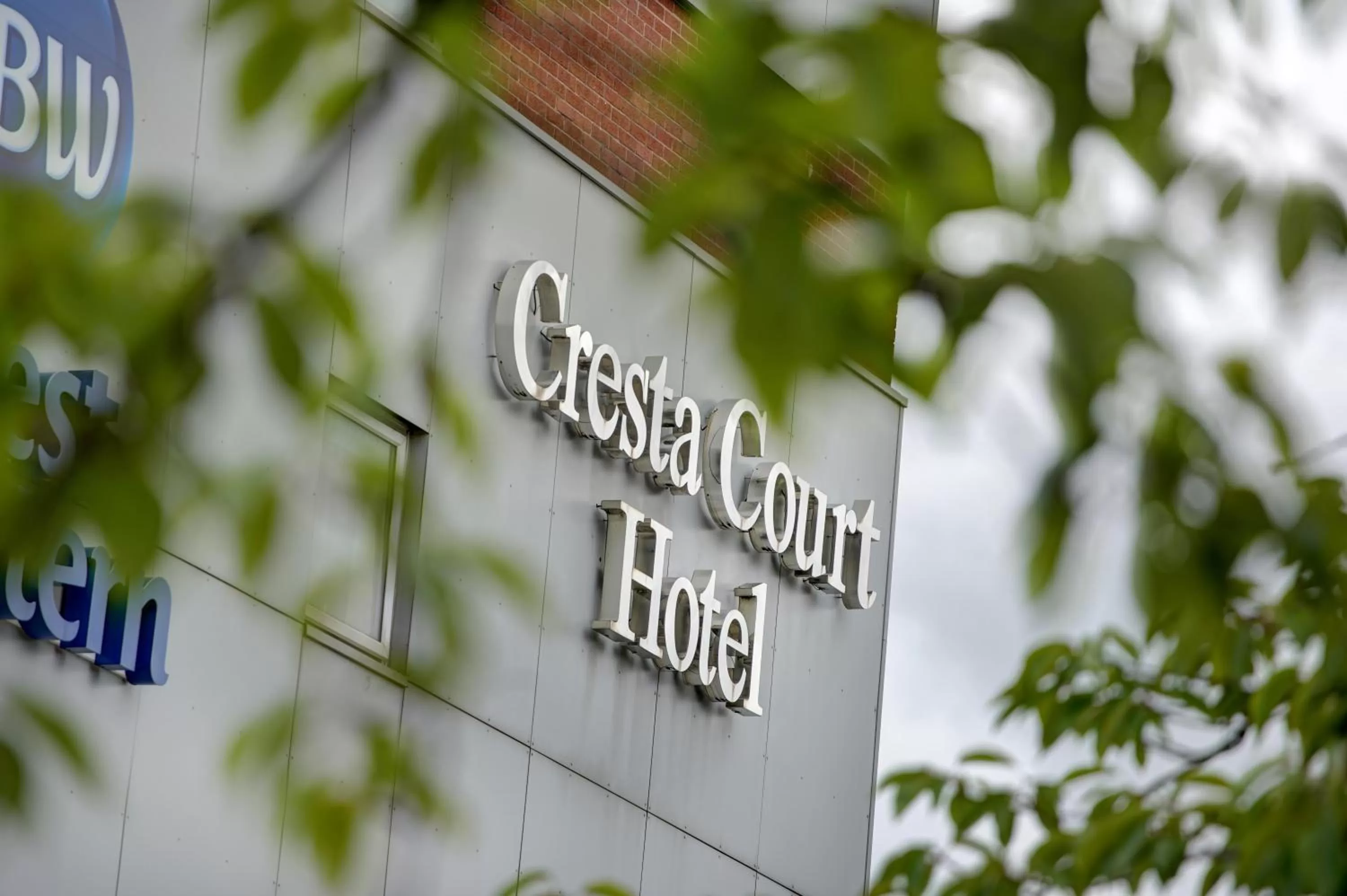 Facade/entrance in Cresta Court Hotel