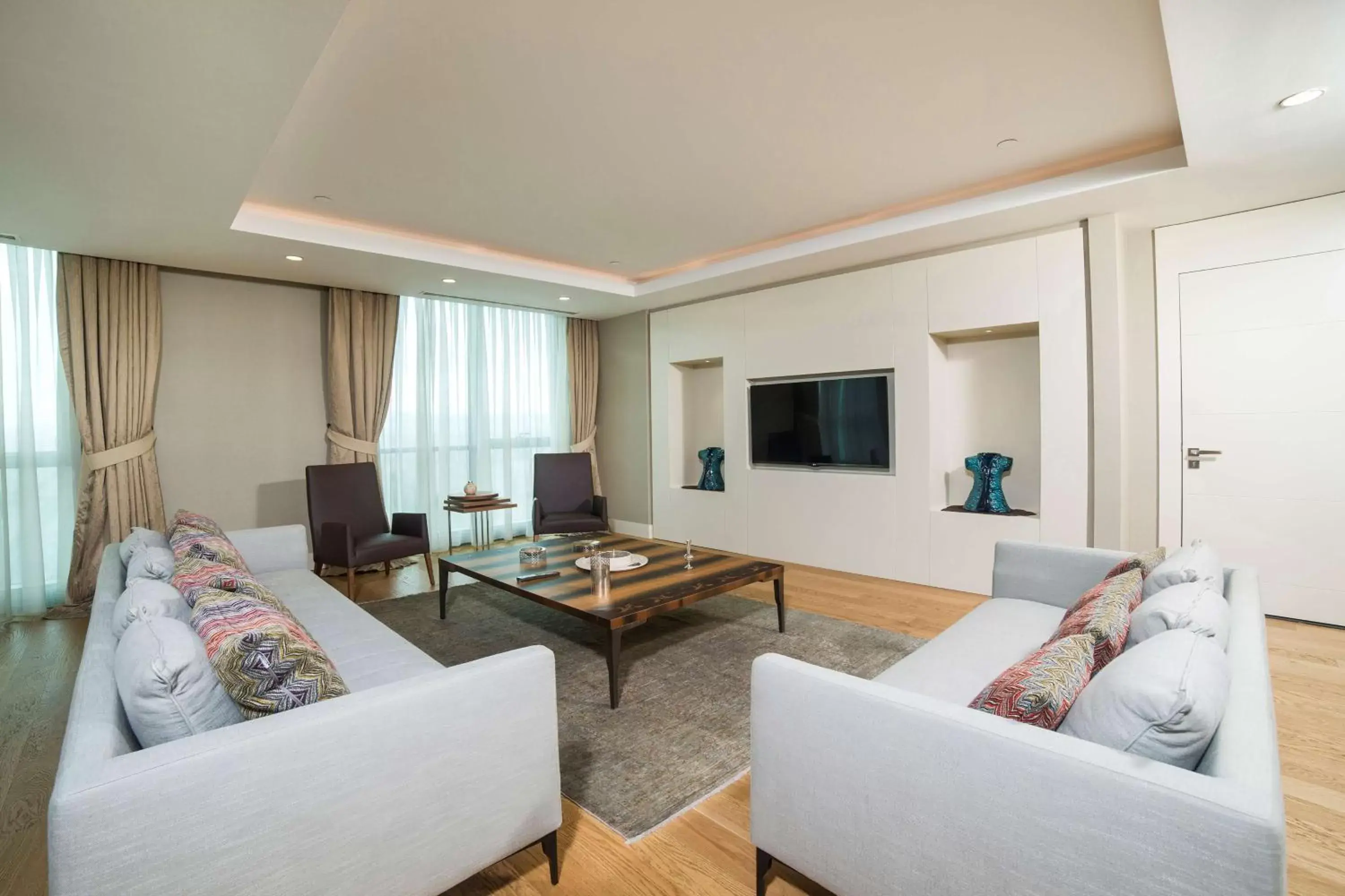 Photo of the whole room, Seating Area in Radisson Blu Hotel, Kayseri