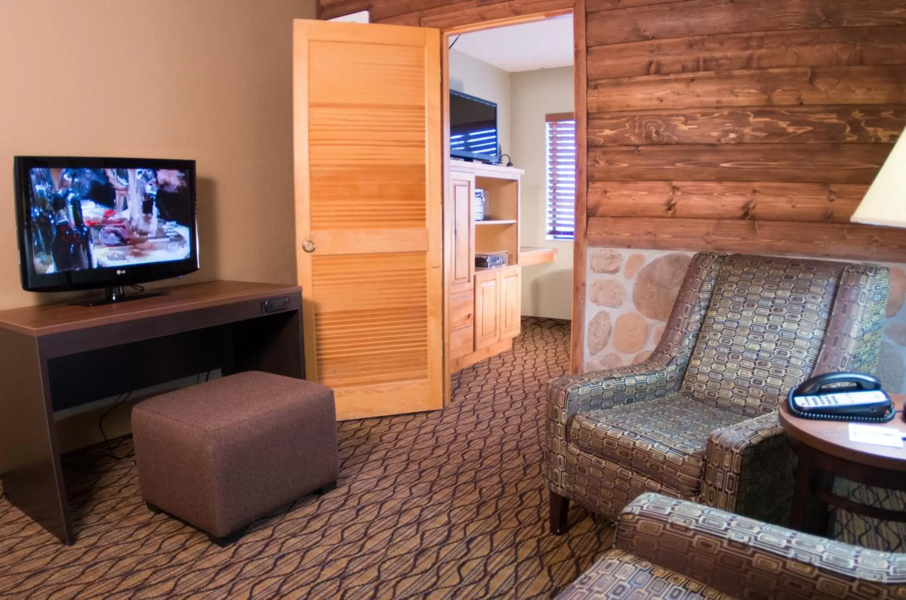 Photo of the whole room, Seating Area in Holiday Inn Express Grand Canyon, an IHG Hotel