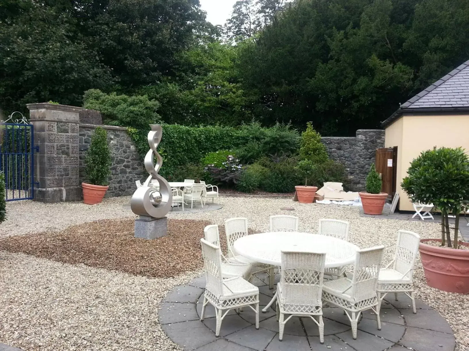 Inner courtyard view in Tre-Ysgawen Hall & Spa