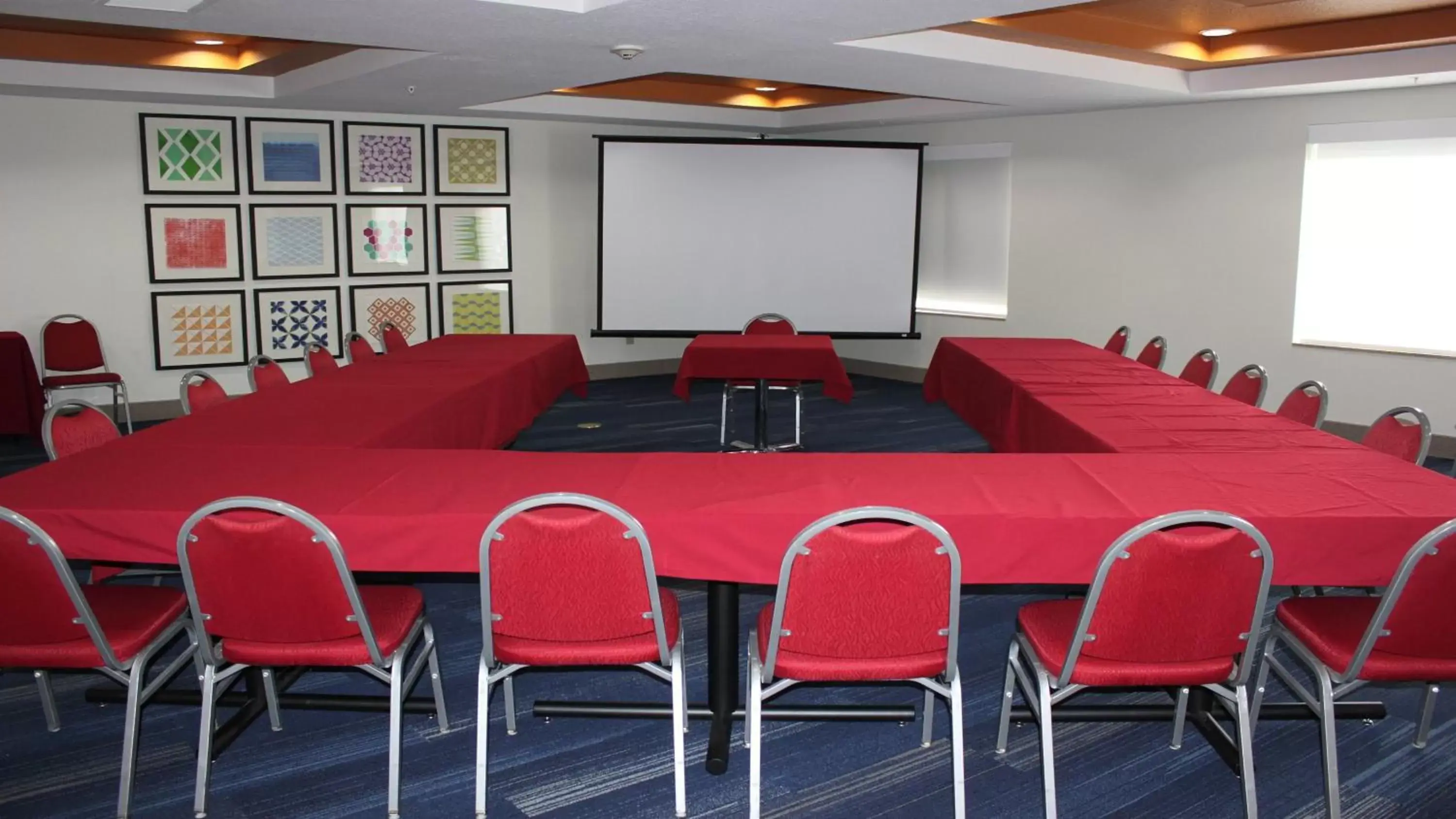 Meeting/conference room in Holiday Inn Express Orlando - South Davenport, an IHG Hotel