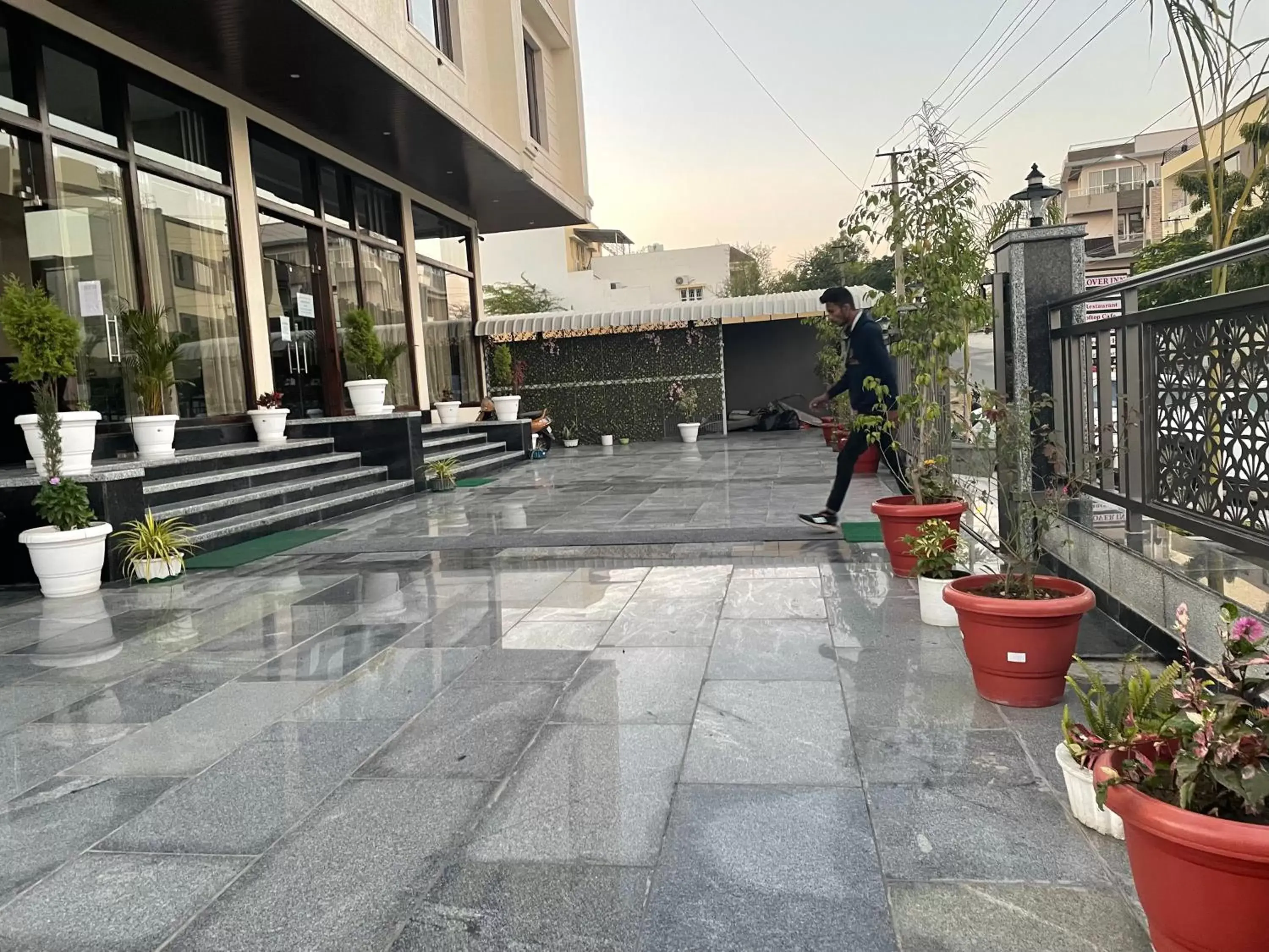 Facade/entrance in Clover Inn Facade/entrance in Clover Inn