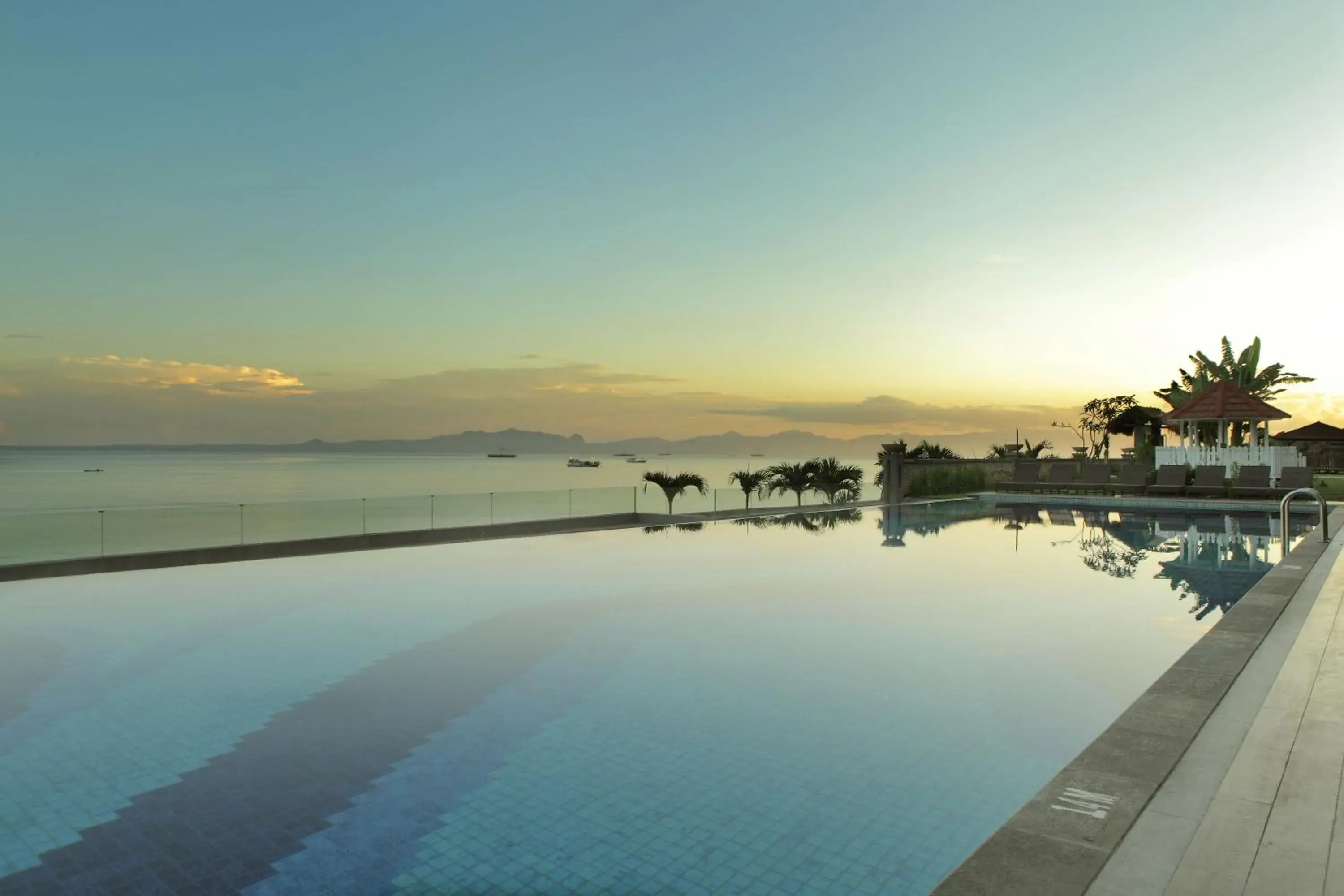 Swimming Pool in Hotel On The Rock By Prasanthi