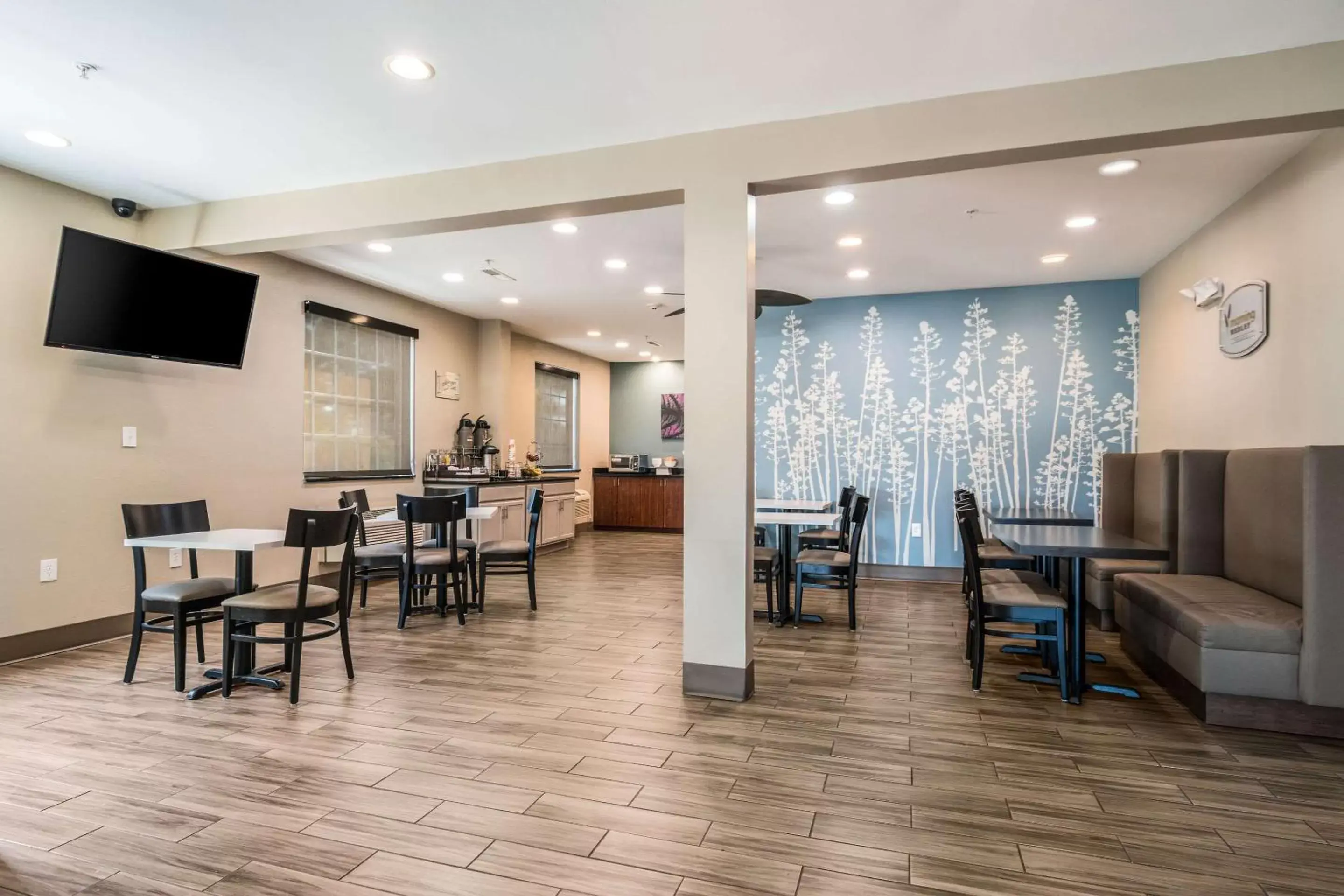 Restaurant/Places to Eat in Sleep Inn & Suites at Kennesaw State University