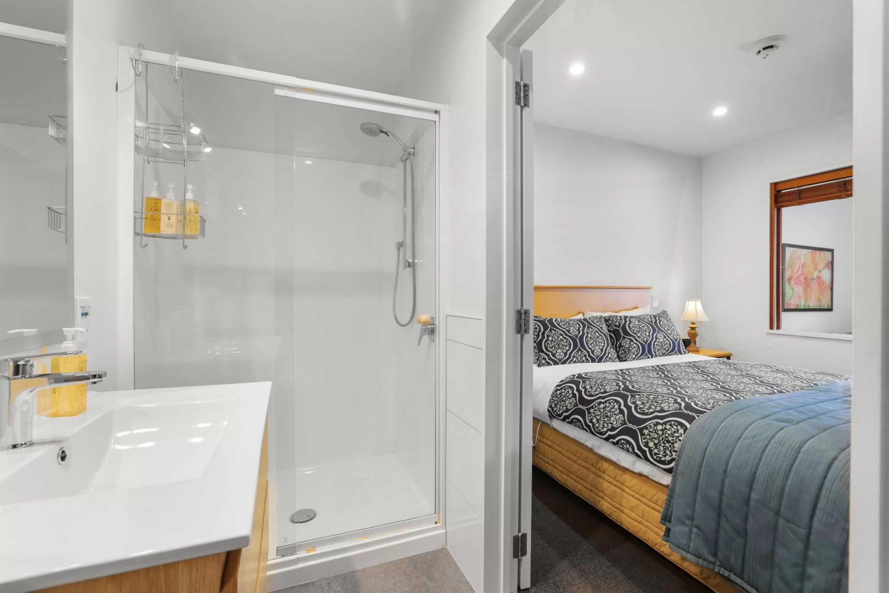 Bed in Lorenzo Motor Lodge