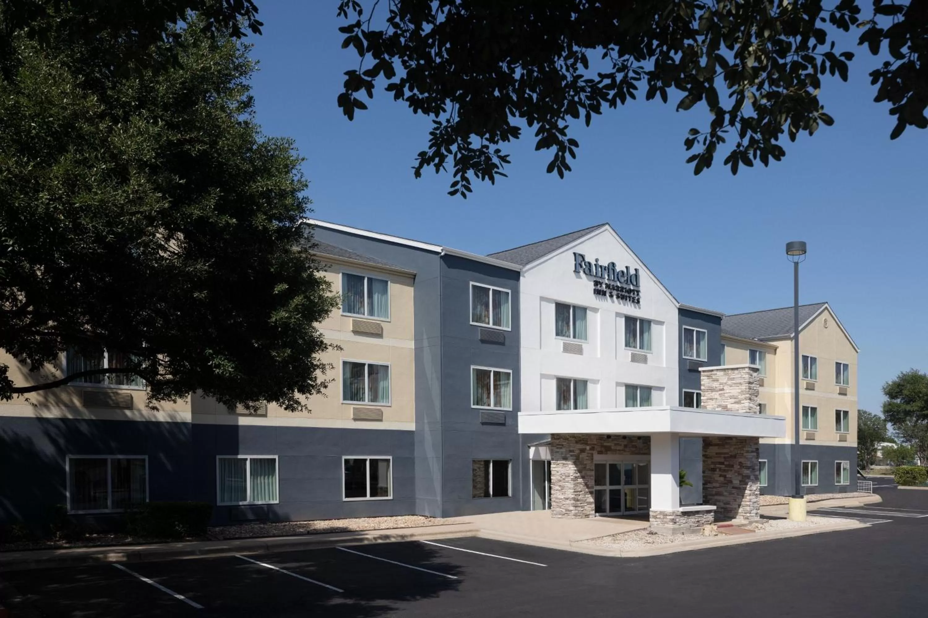 Property building in Fairfield Inn and Suites Austin South