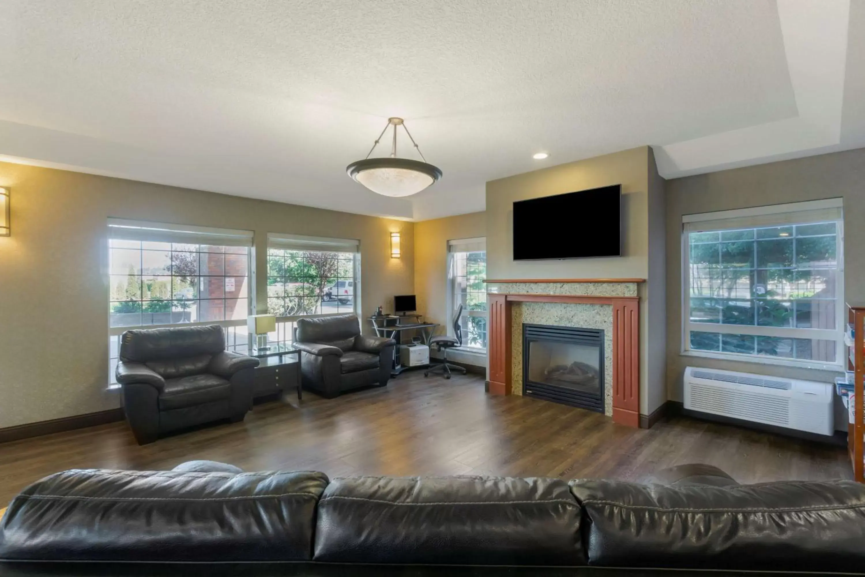 Lobby or reception in Best Western Plus Park Place Inn & Suites Lobby or reception in Best Western Plus Park Place Inn & Suites