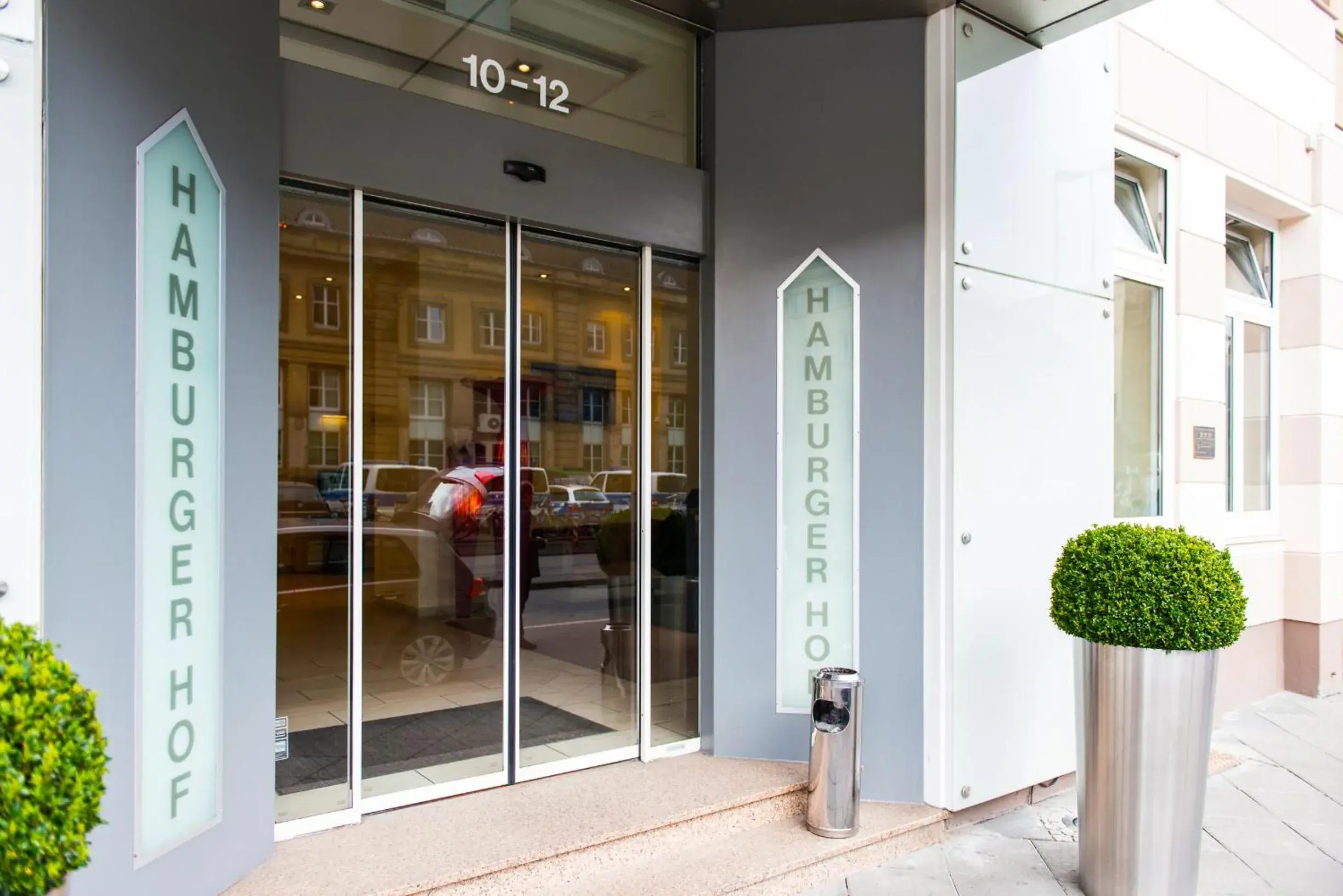 Facade/entrance in Hotel Hamburger Hof