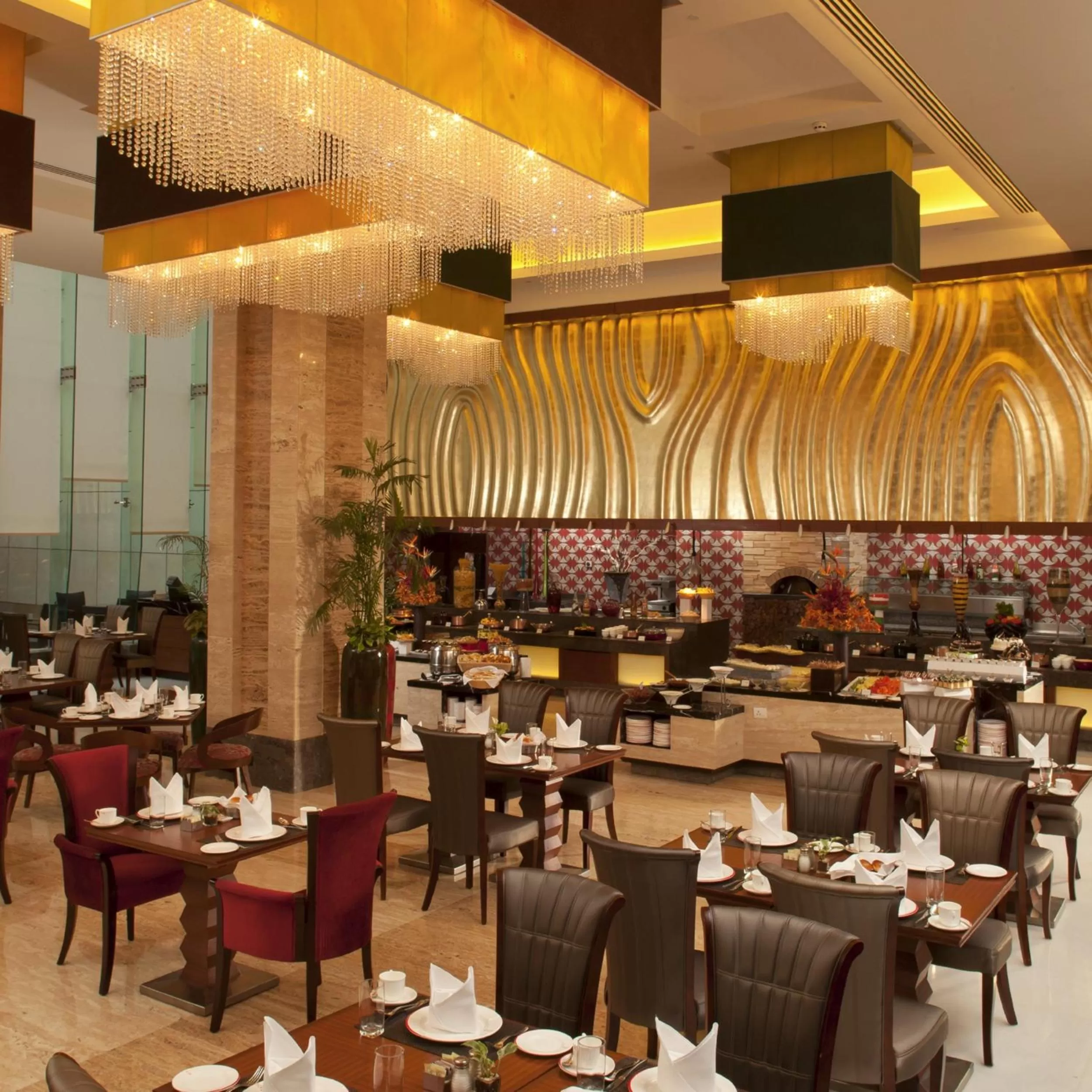 Restaurant/places to eat in Radisson Blu Hotel, Nagpur