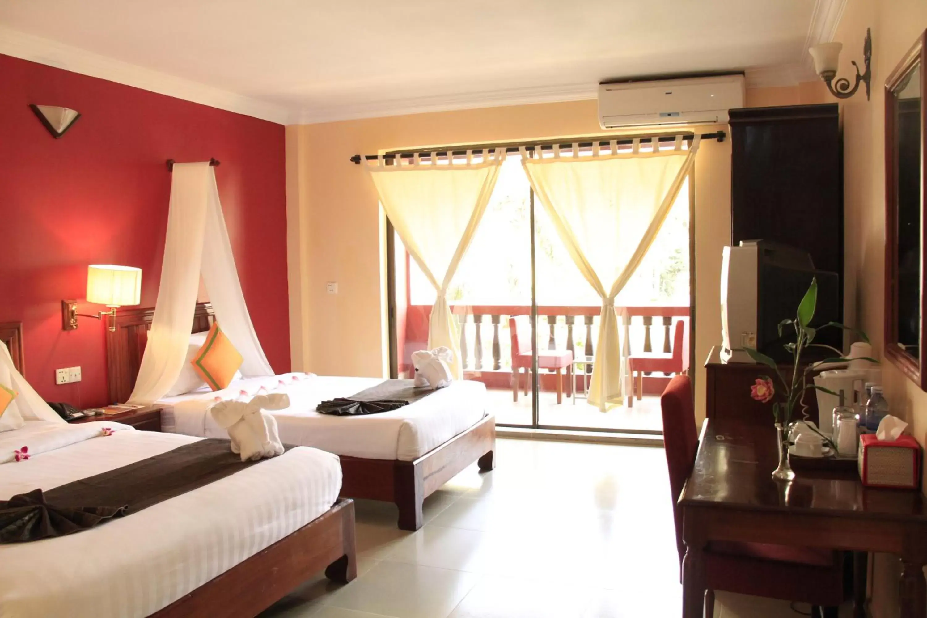 Superior Twin Room With Blacony in Mekong Angkor Palace Inn