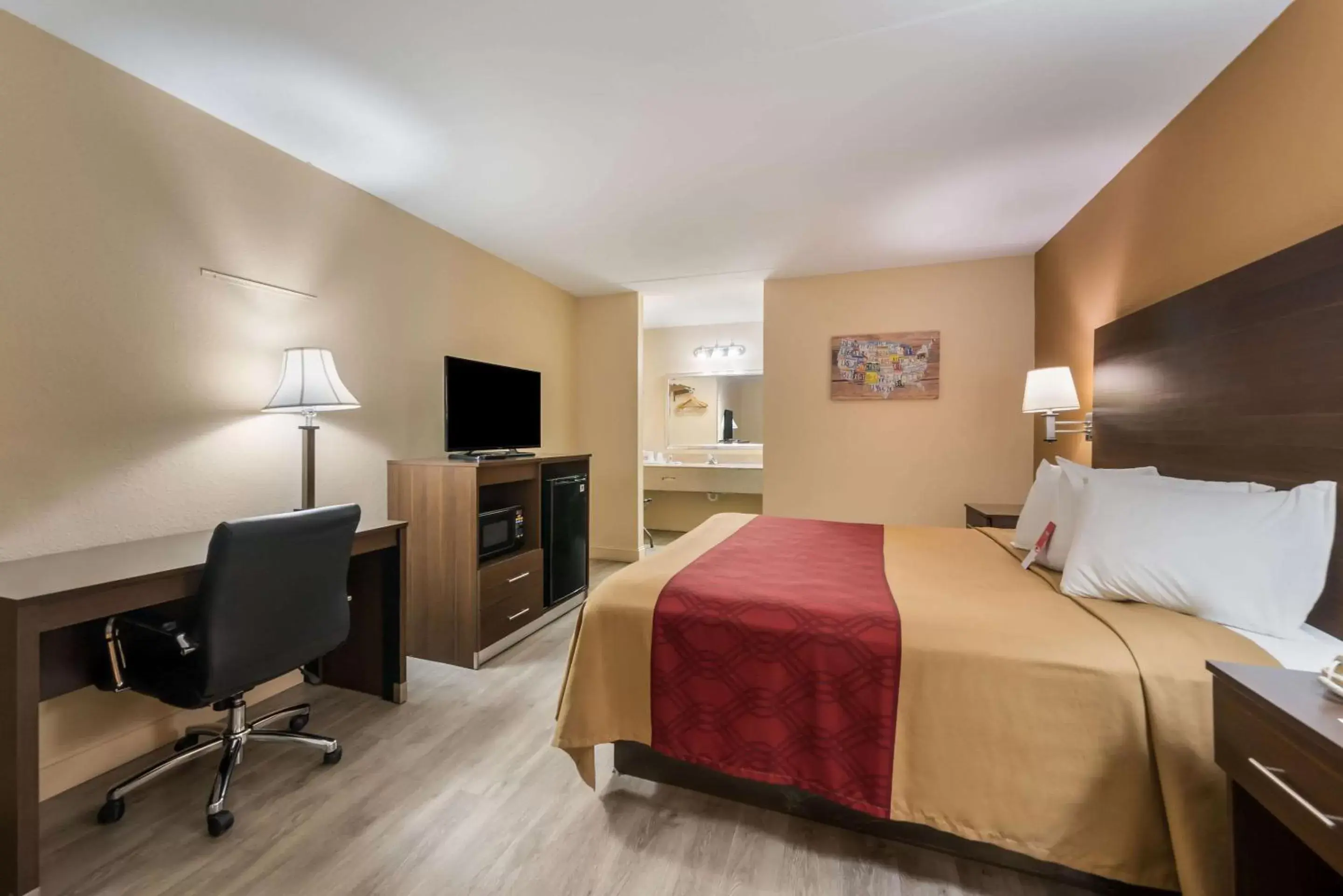 Photo of the whole room, Bed in Econo Lodge Cullman South Photo of the whole room, Bed in Econo Lodge Cullman South