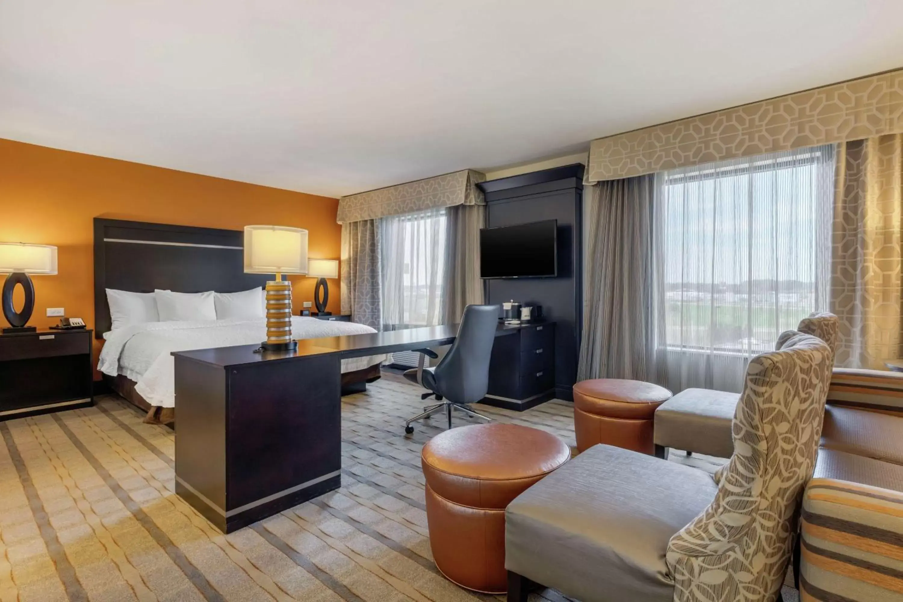 Bedroom, Seating Area in Hampton Inn and Suites Columbus, MS