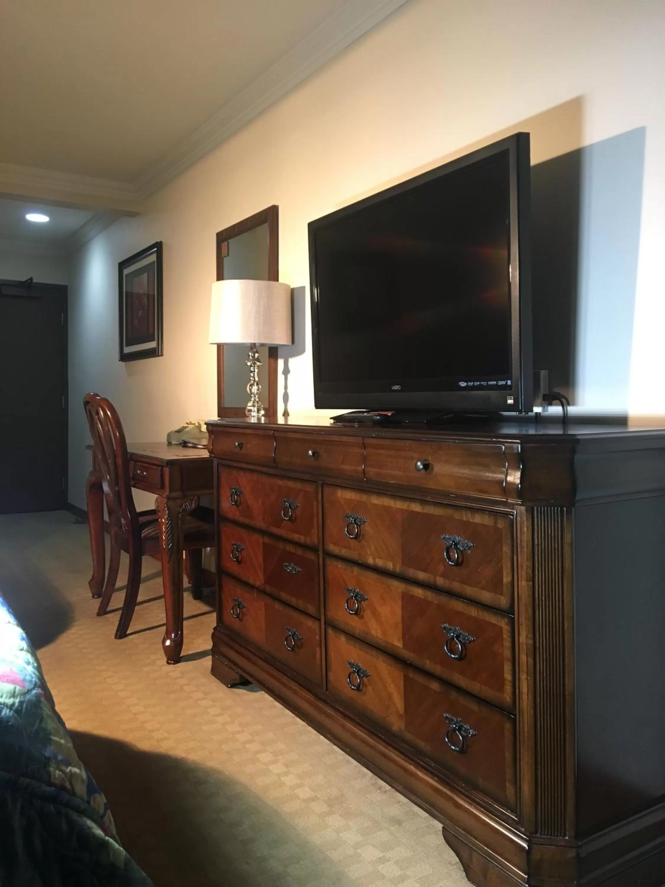 TV/Entertainment Center in Acorn Motor Inn