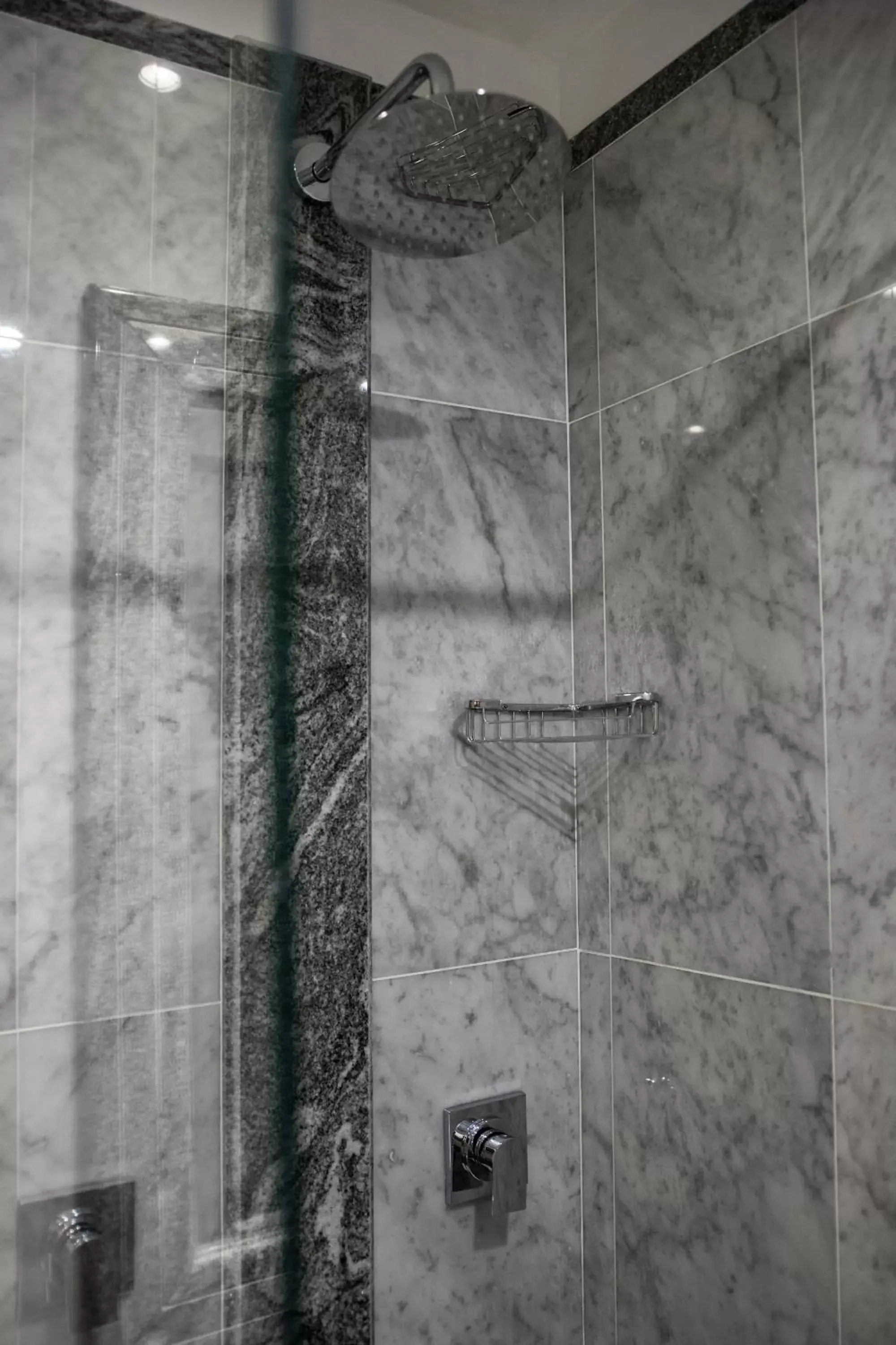 Shower, Bathroom in Hotel Giolli Nazionale