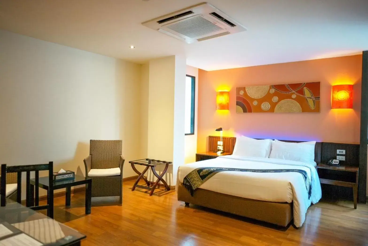 Photo of the whole room, Bed in Hotel Mermaid Bangkok
