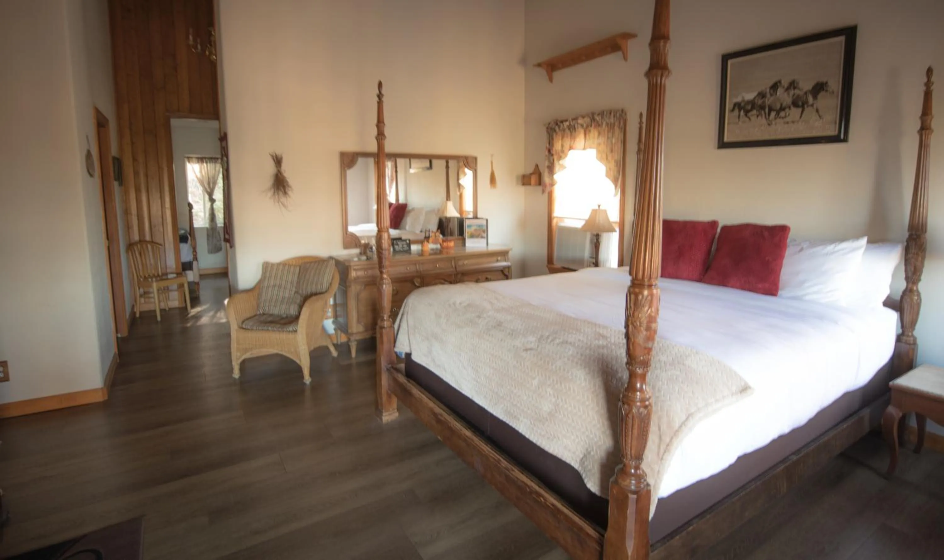 Bedroom, Bed in Tucker Peak Lodge