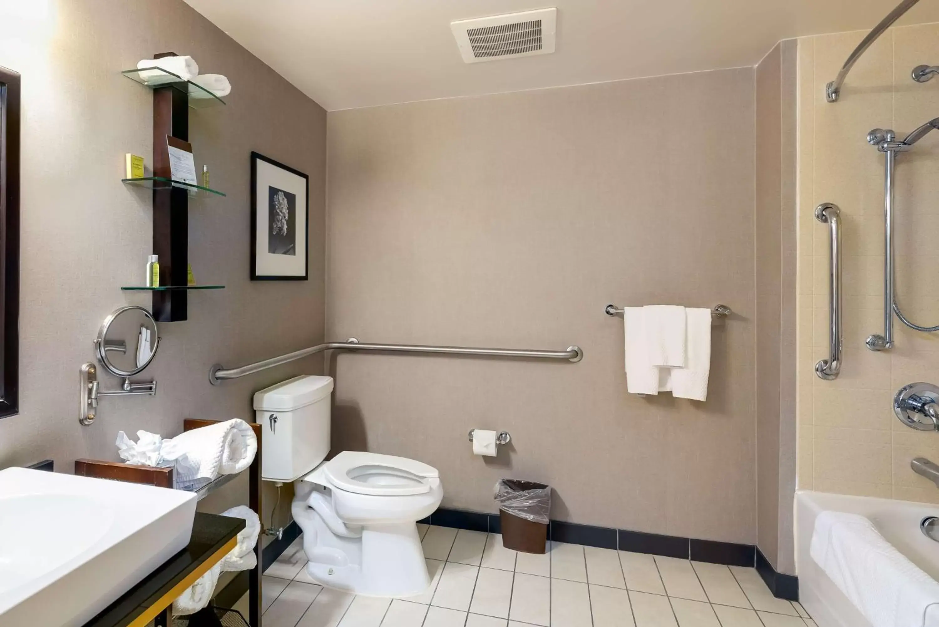 Bathroom in DoubleTree by Hilton Hotel Savannah Airport